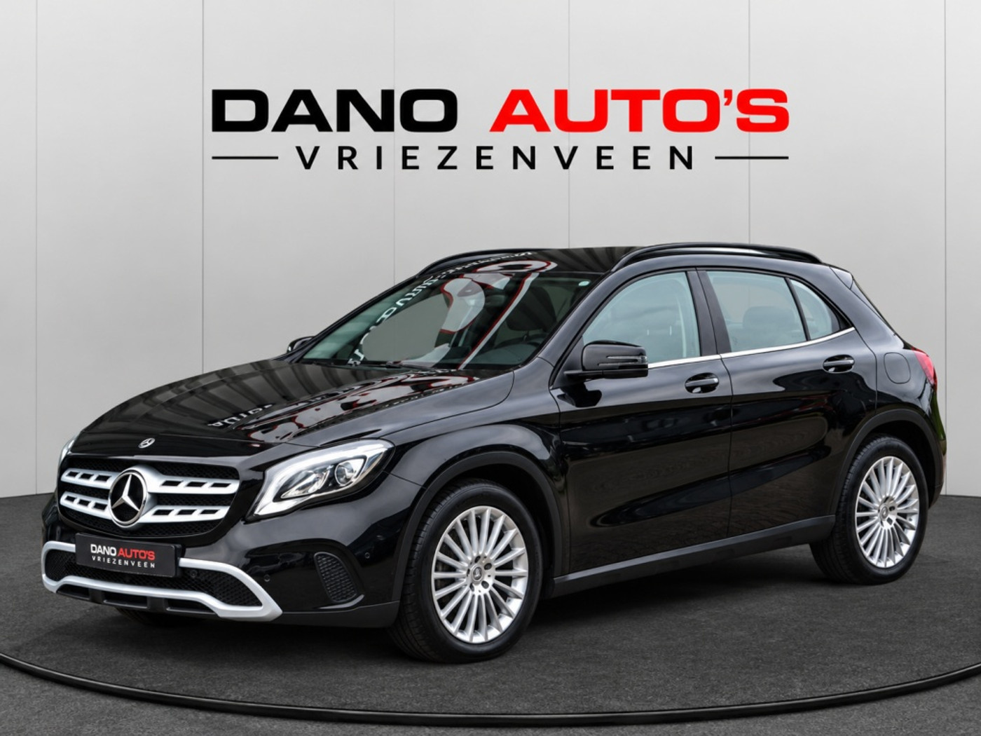Mercedes-Benz Gla 180 Business Solution LED/Navi/Trekhaak 2018 - voorkant