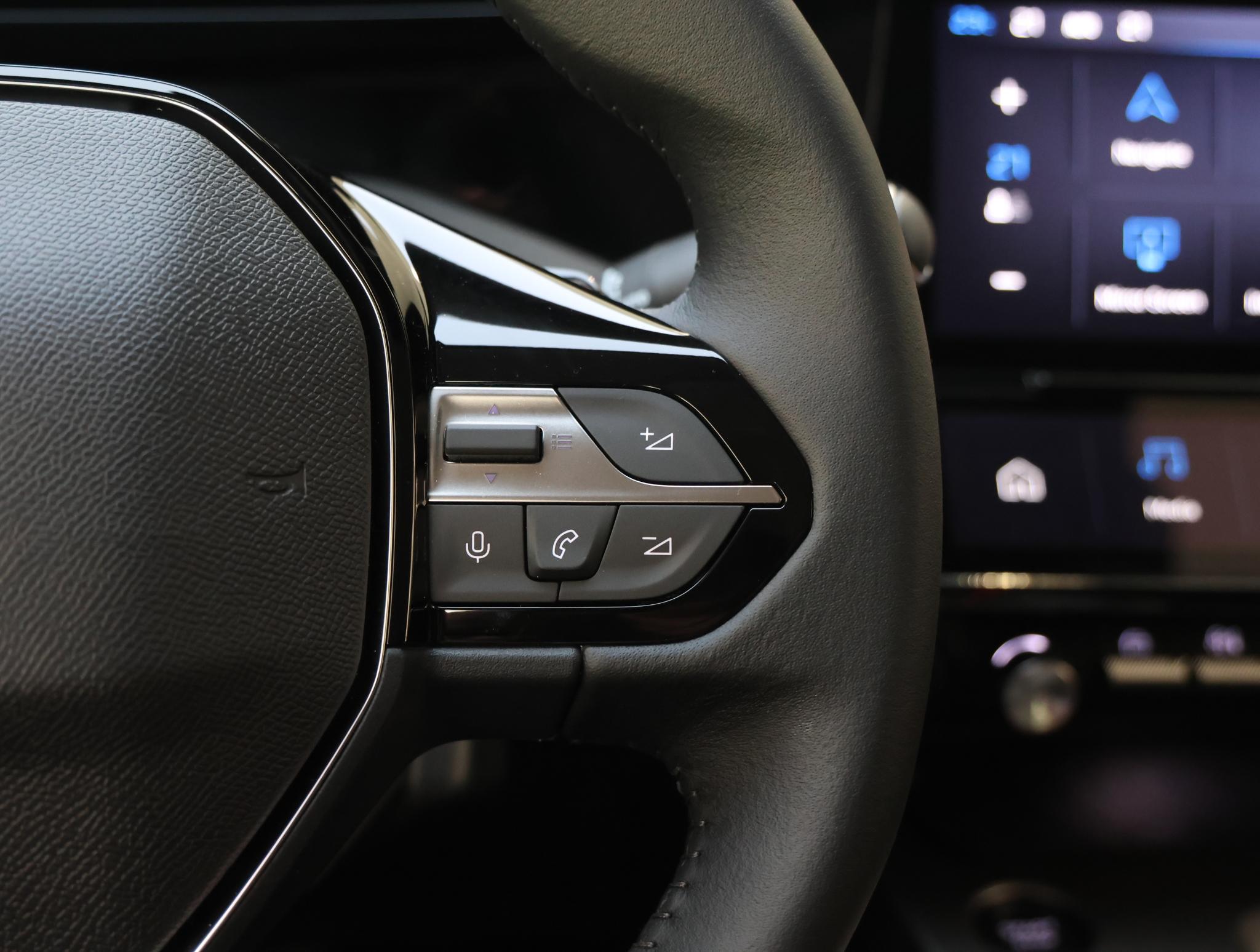 Foto van Peugeot E-408