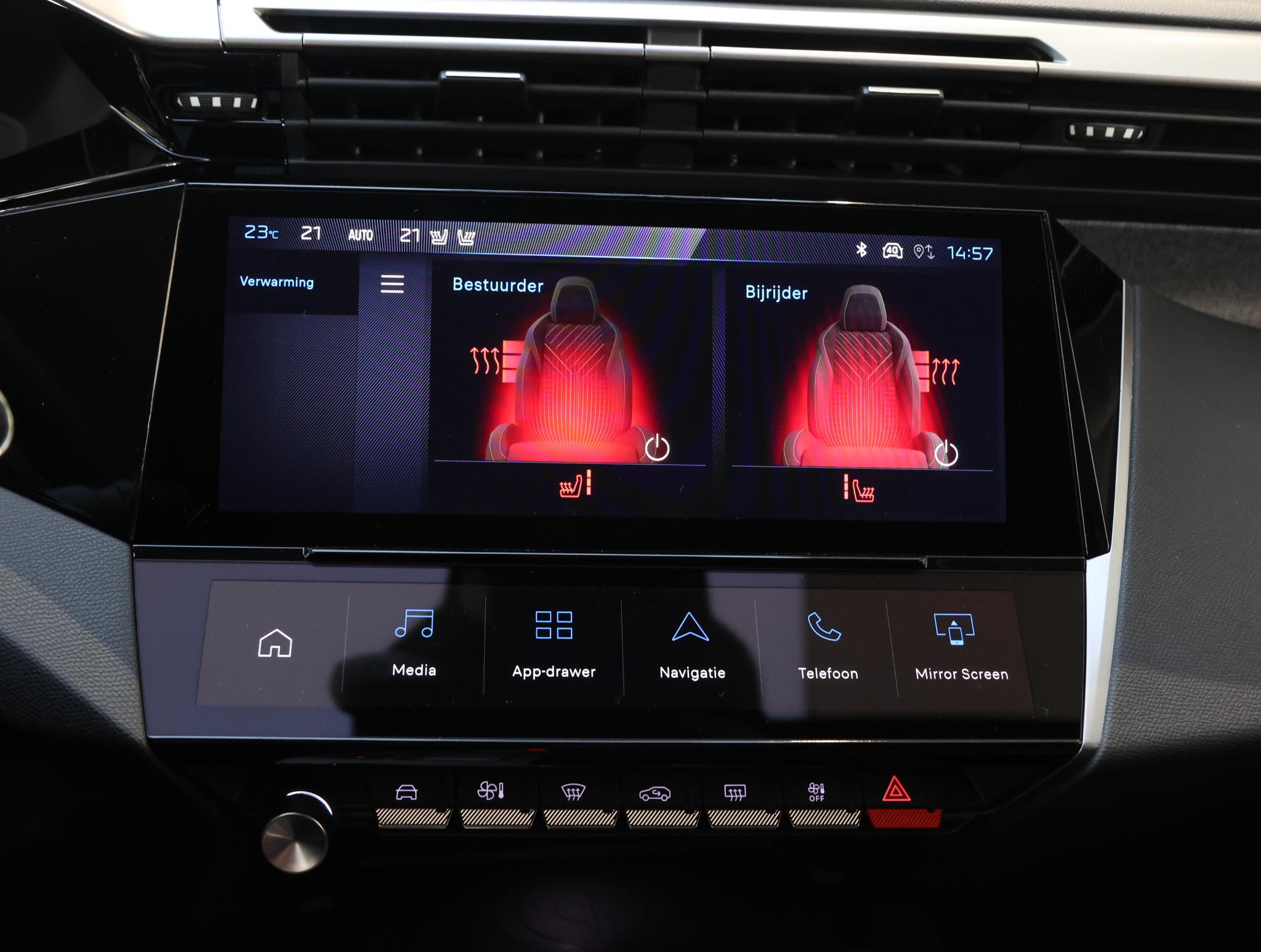 Foto van Peugeot E-408