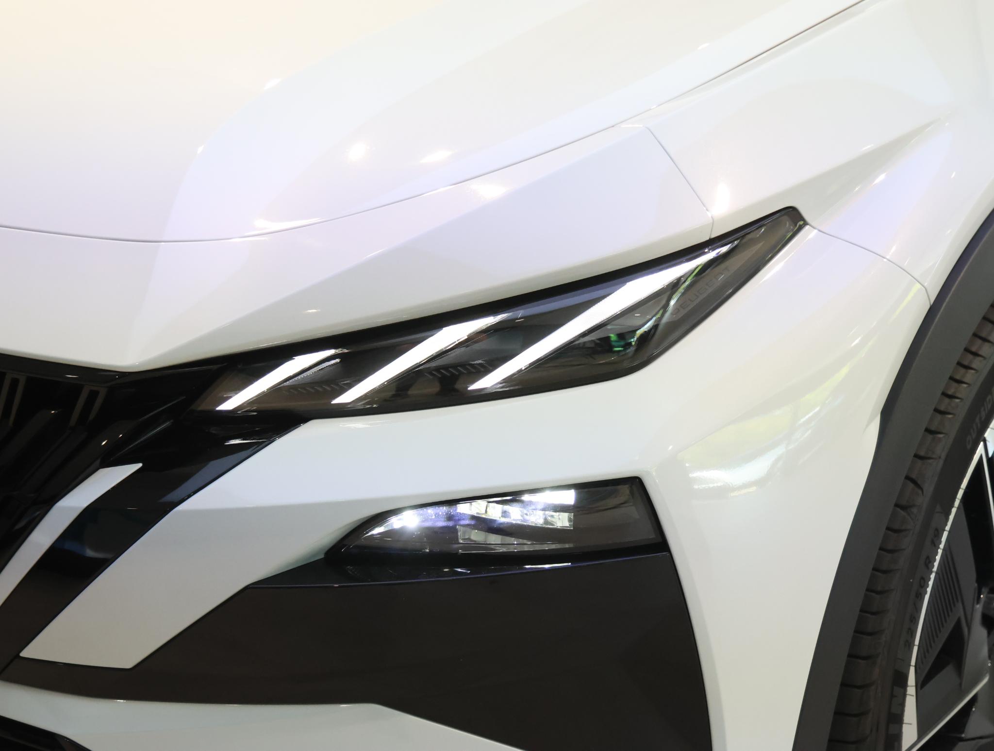 Foto van Peugeot E-408