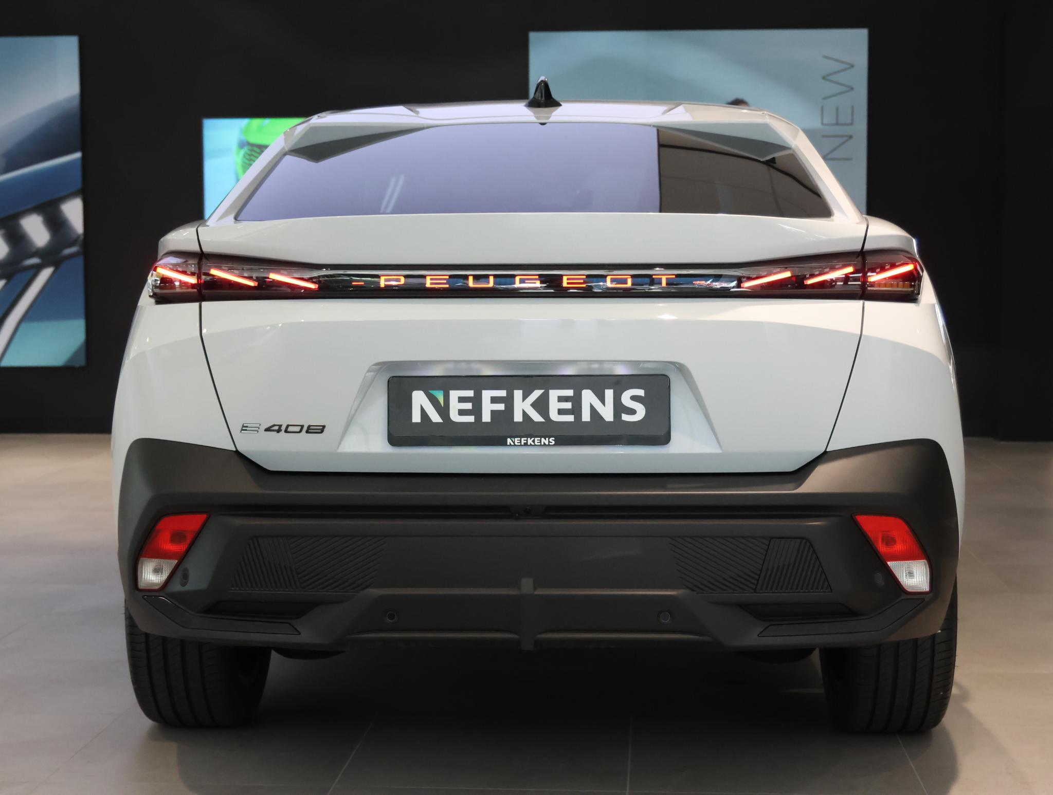 Foto van Peugeot E-408