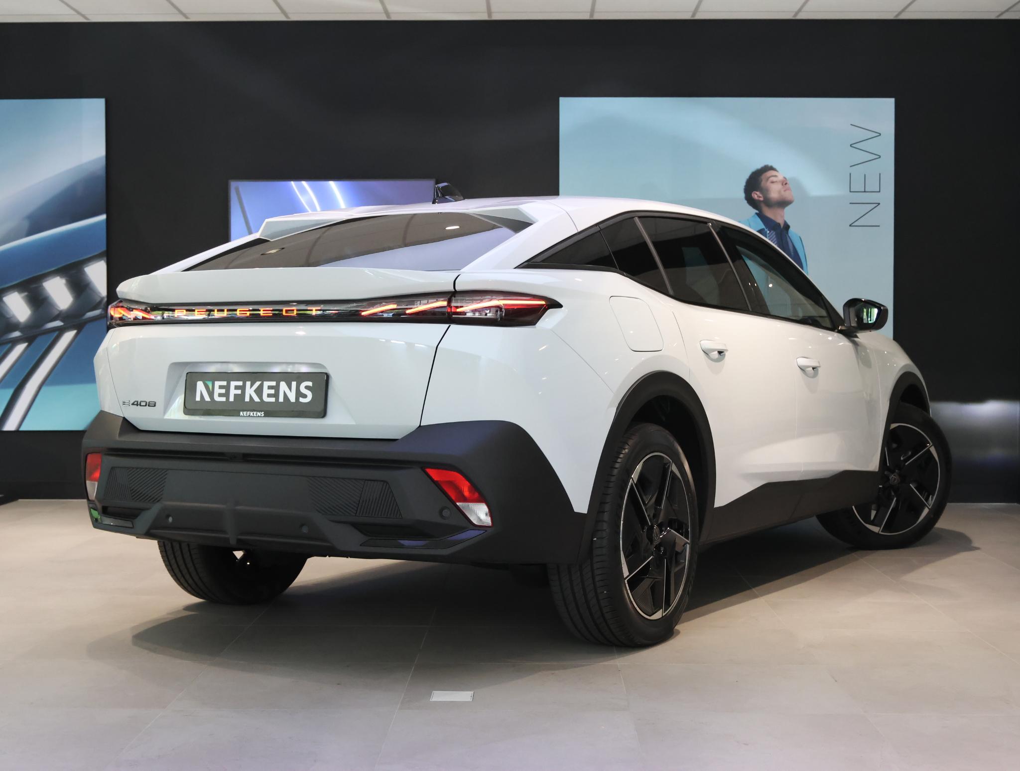 Foto van Peugeot E-408