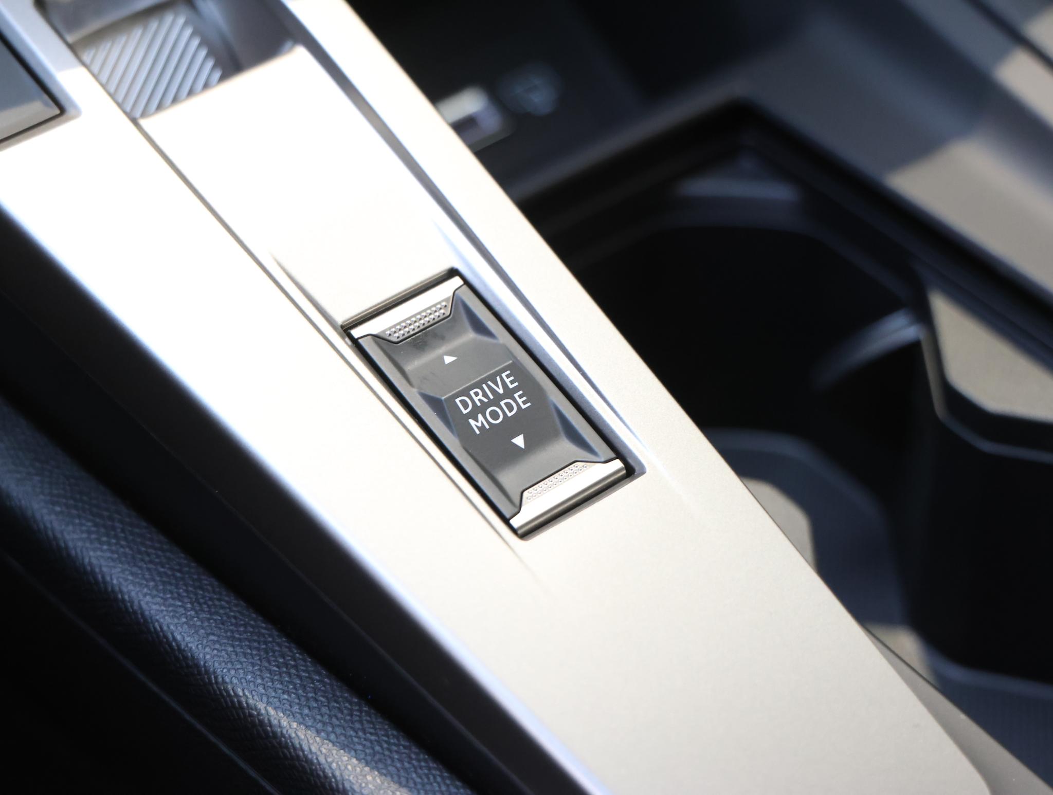 Foto van Peugeot E-408