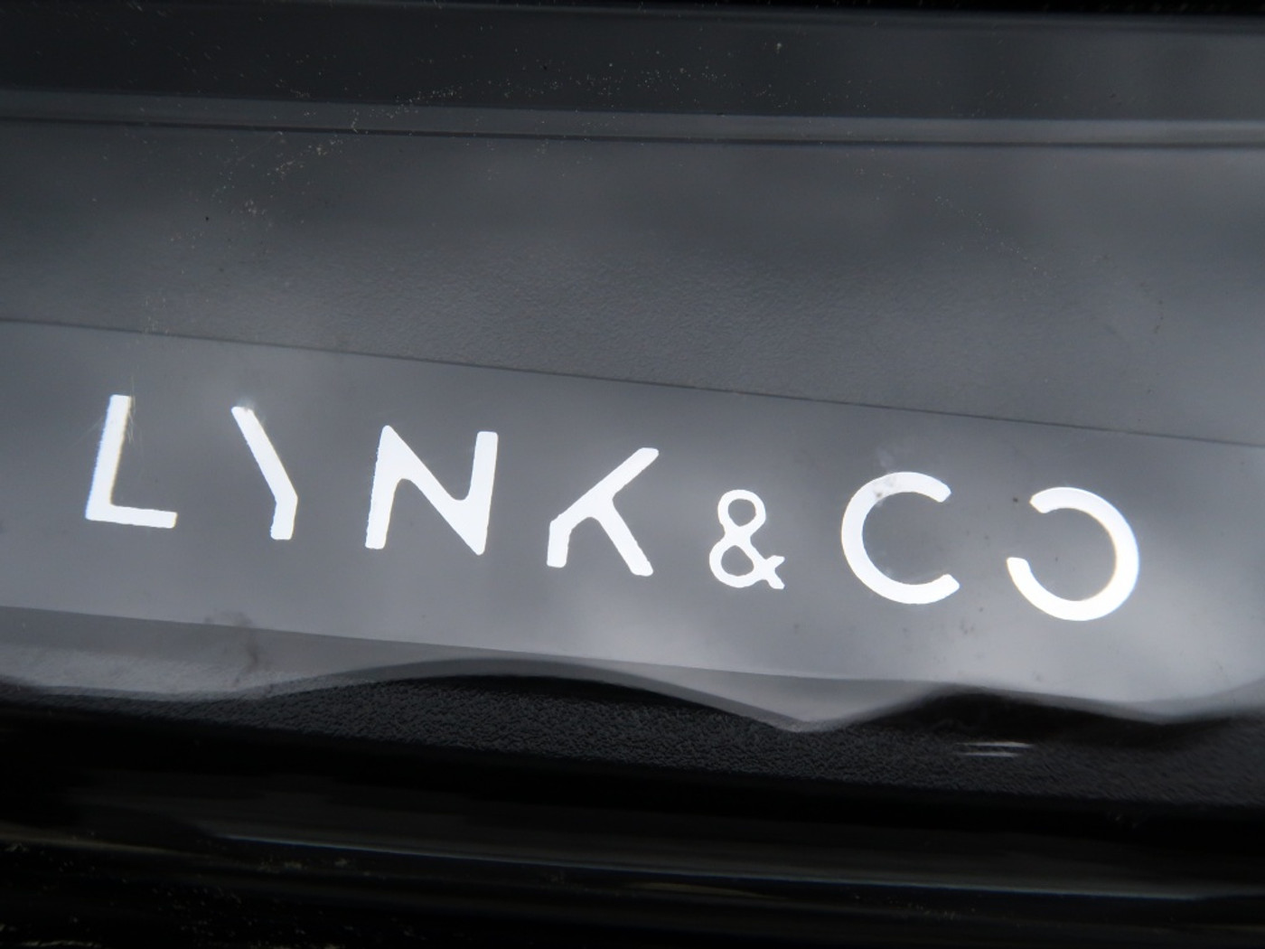 Foto van LYNK & Co 08