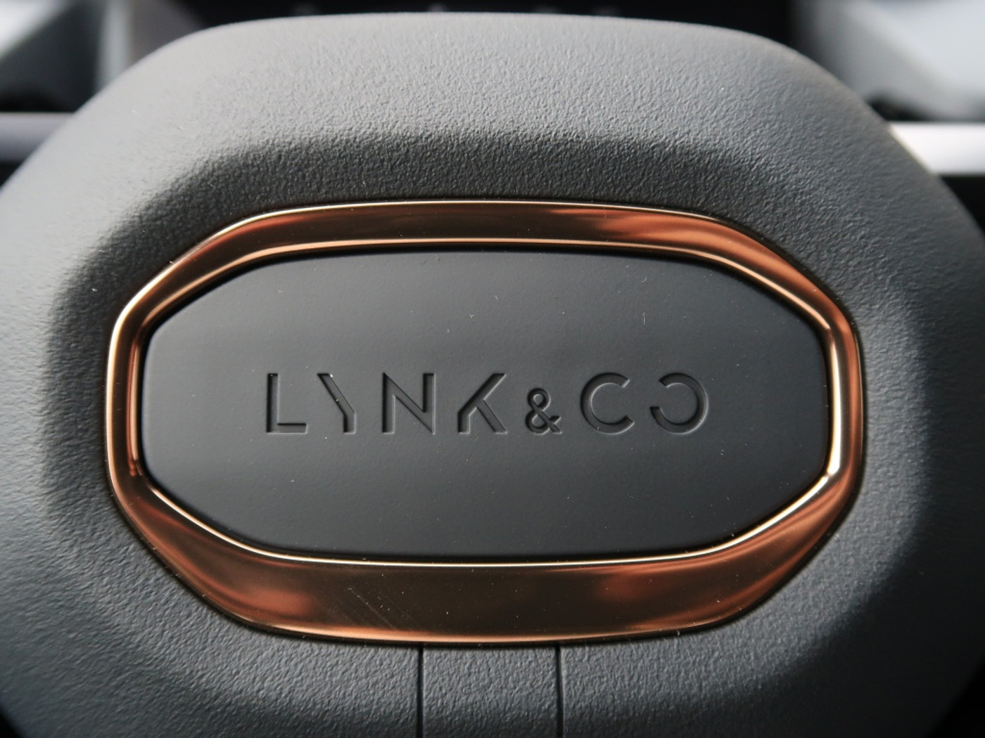 Foto van LYNK & Co 08