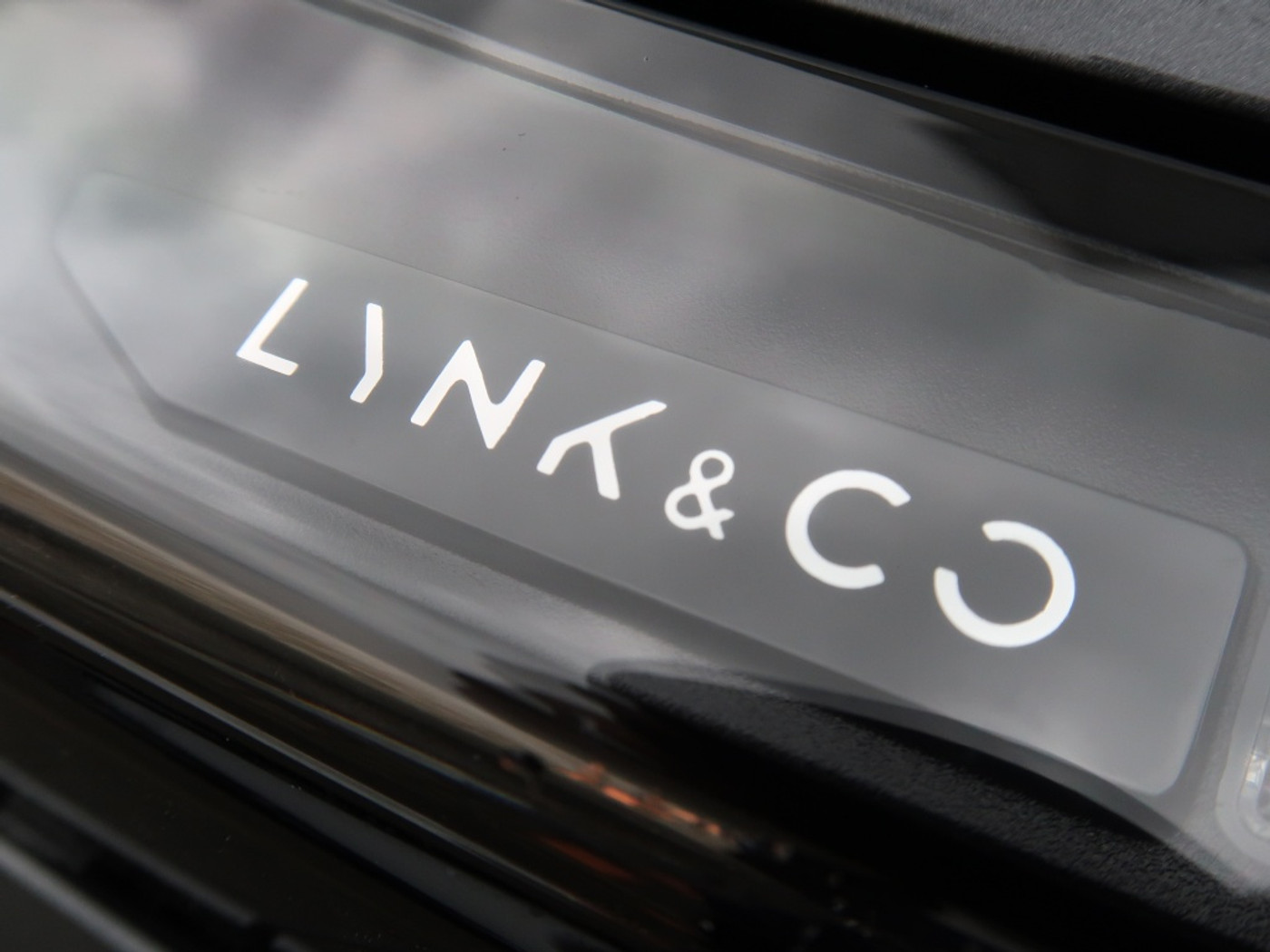 Foto van LYNK & Co 08