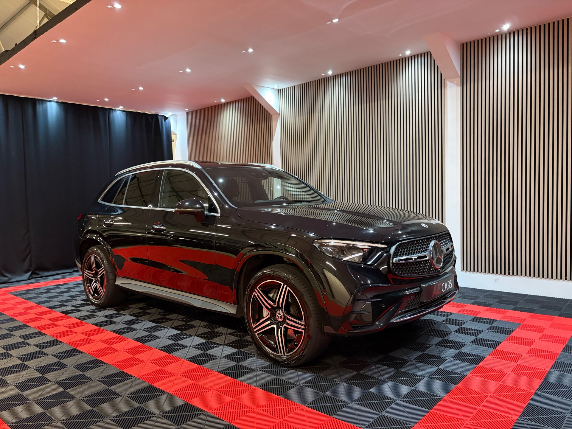Mercedes-Benz Glc-klasse 300e 4MATIC AMG Line Pano 360Camera Memory stoelen Led 2023 - voorkant