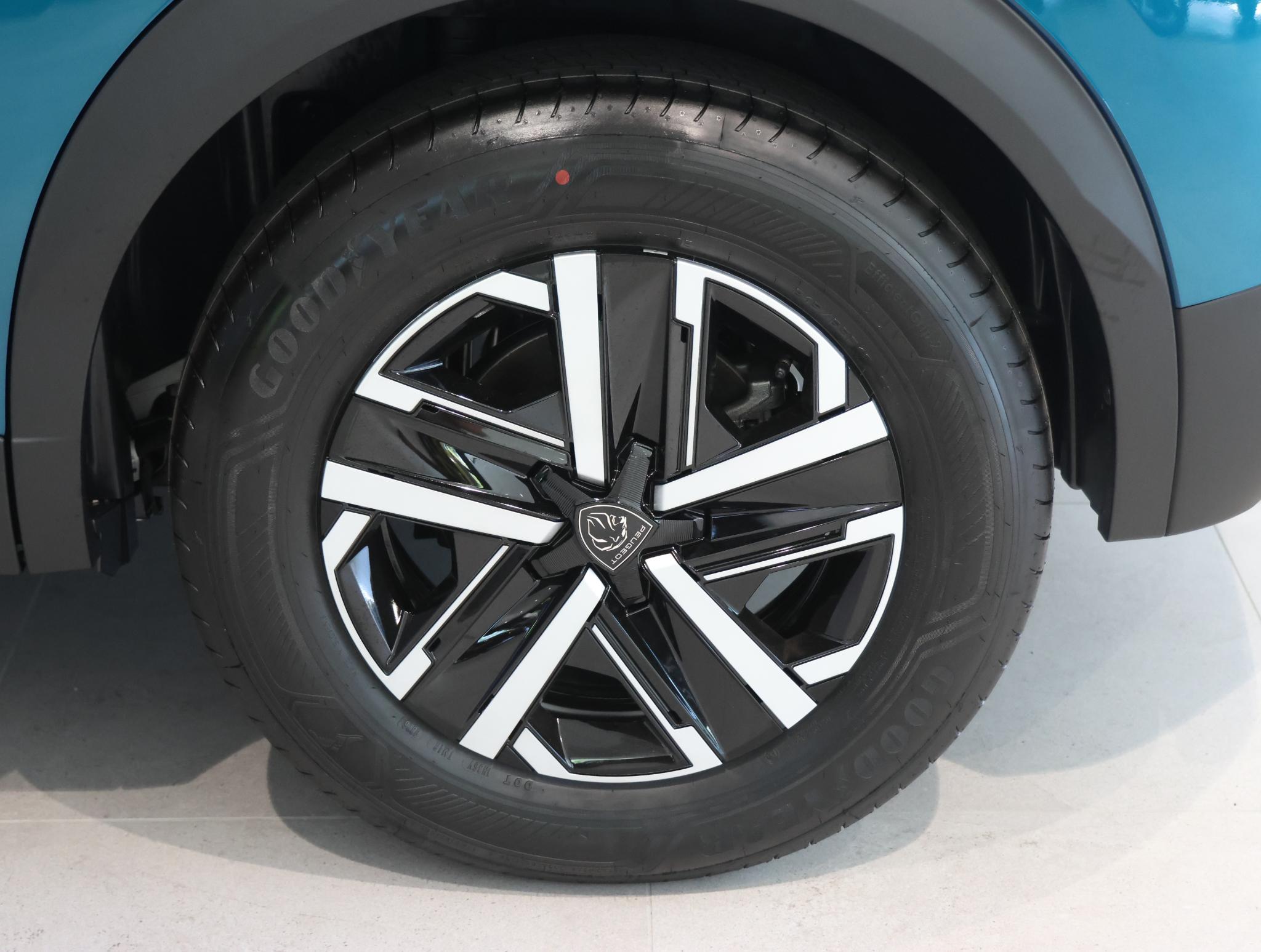 Foto van Peugeot E-2008
