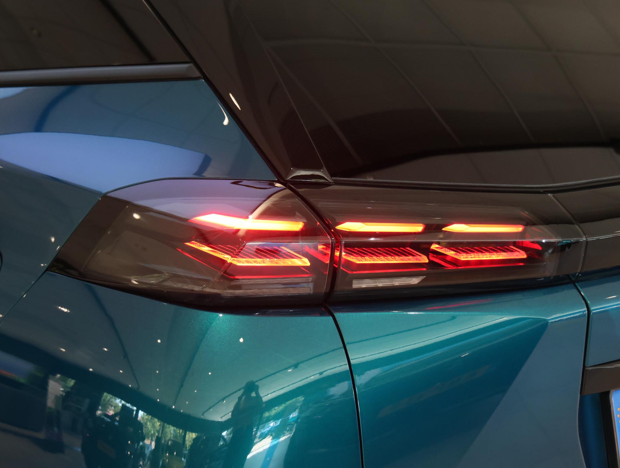 Foto van Peugeot E-2008