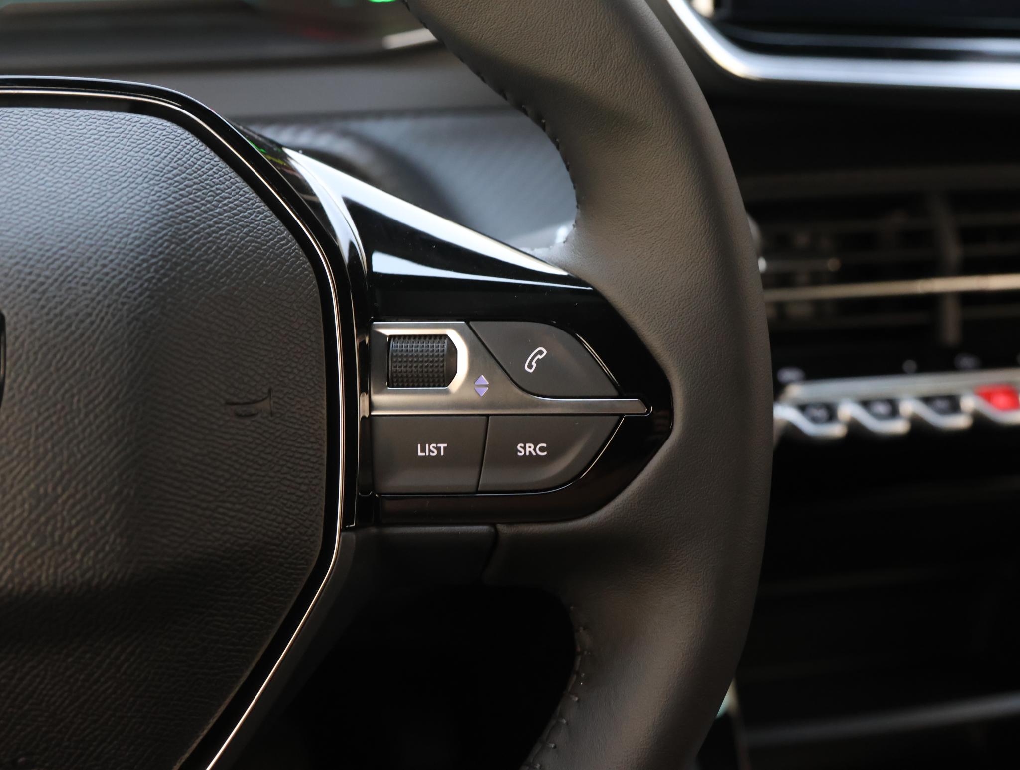 Foto van Peugeot E-2008