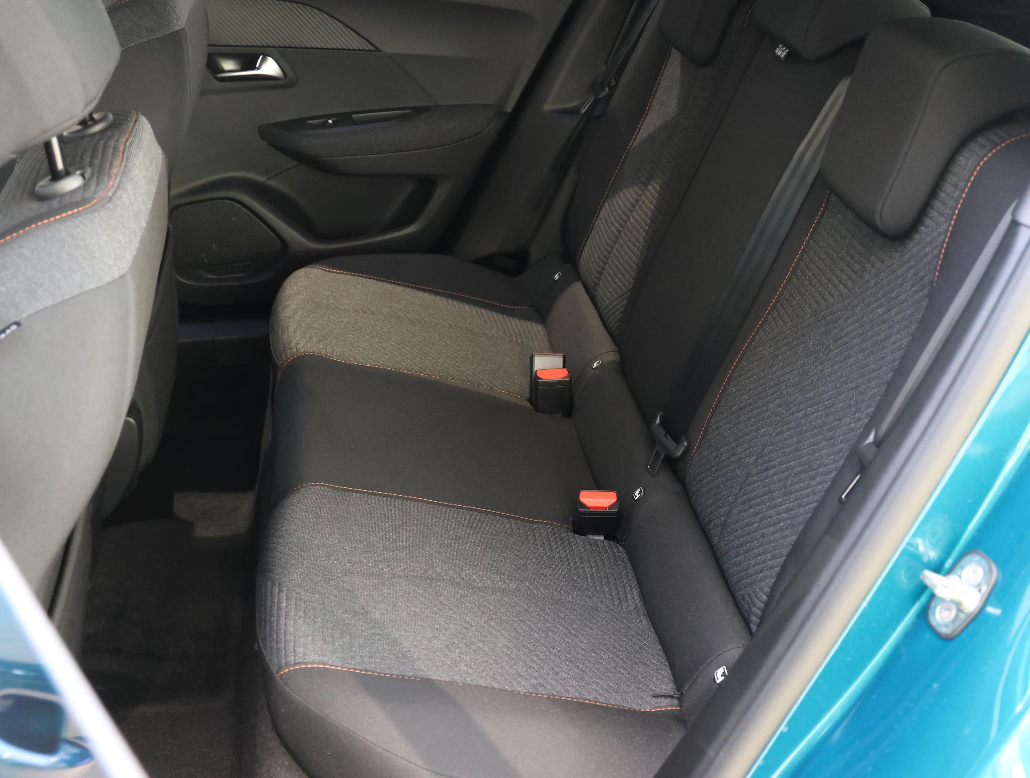 Foto van Peugeot E-2008