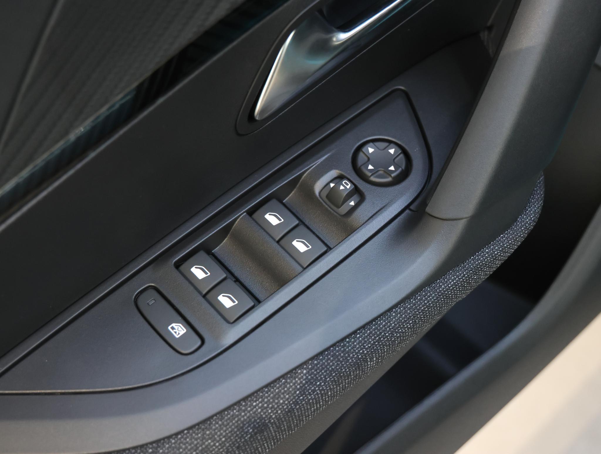 Foto van Peugeot E-2008
