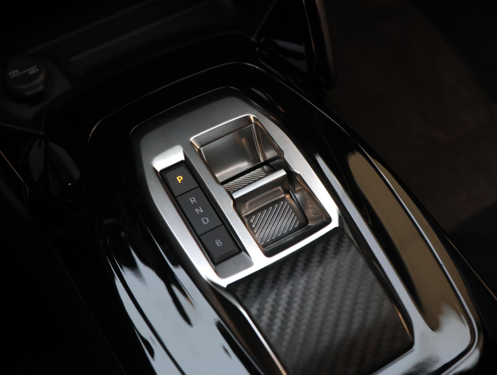 Foto van Peugeot E-2008
