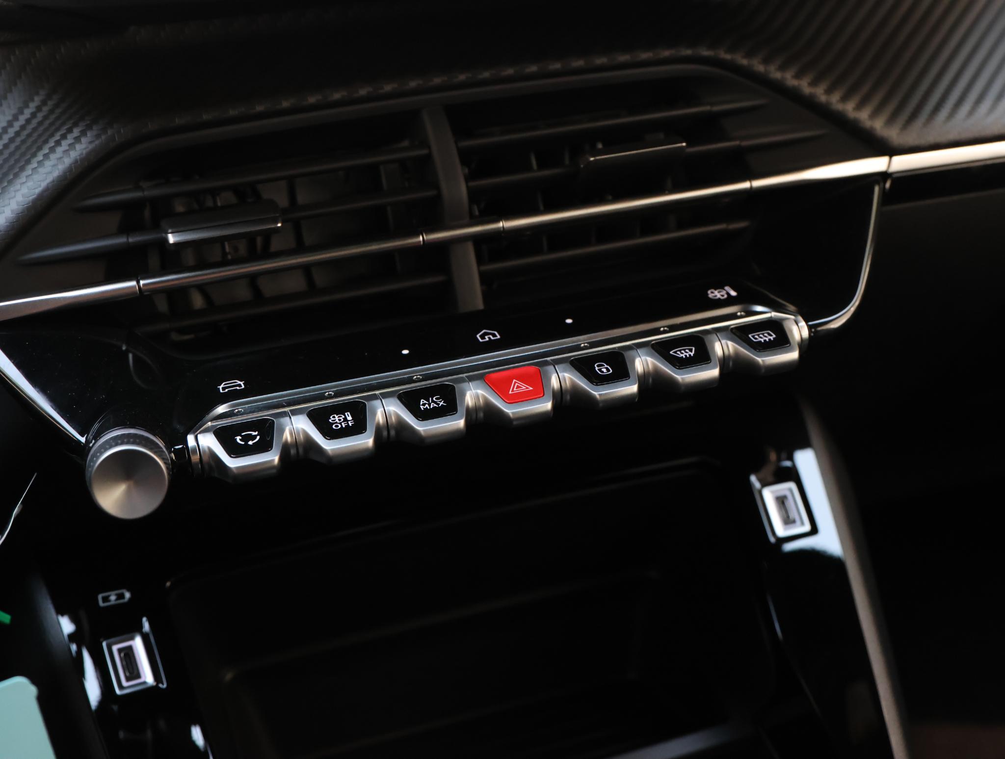 Foto van Peugeot E-2008