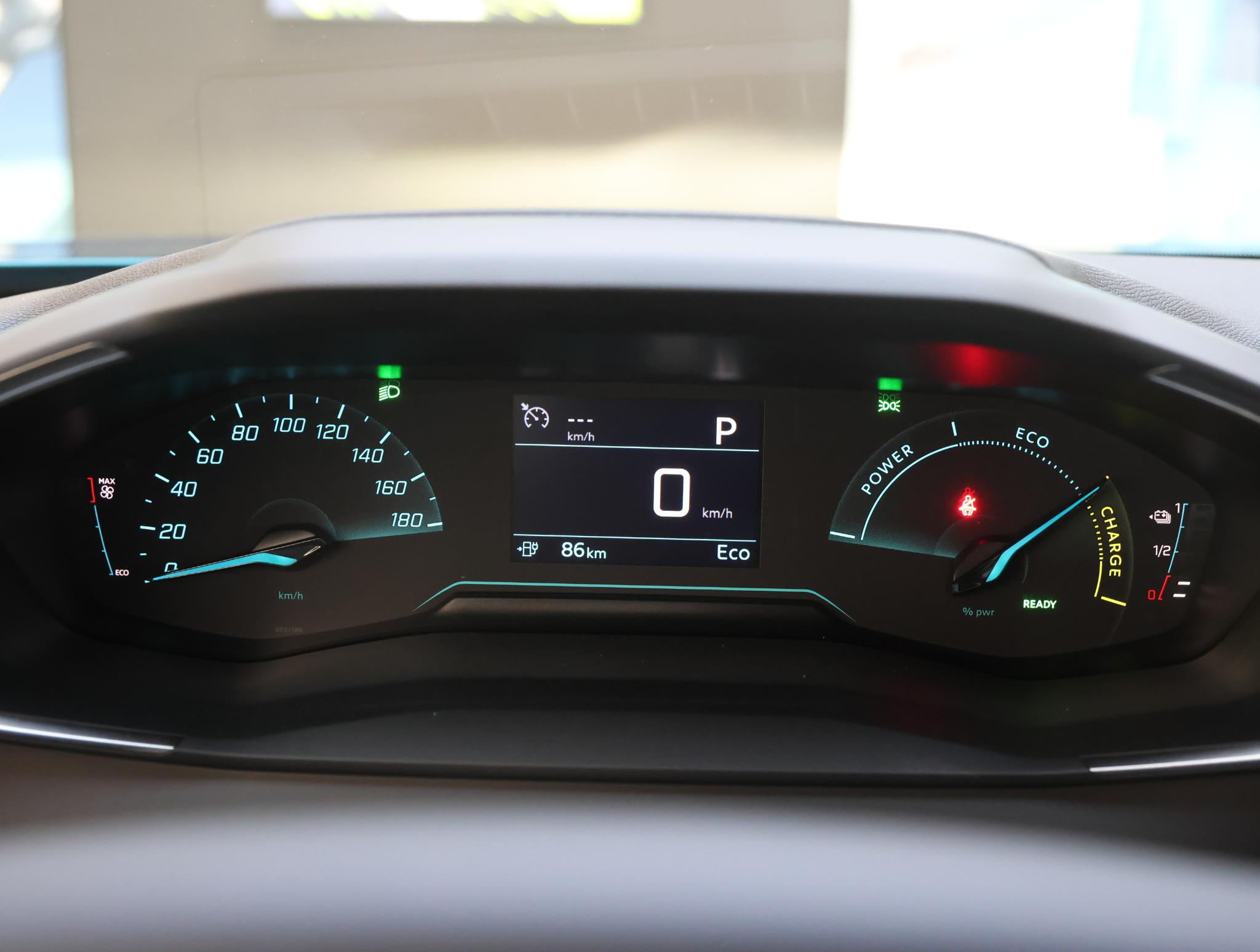Foto van Peugeot E-2008