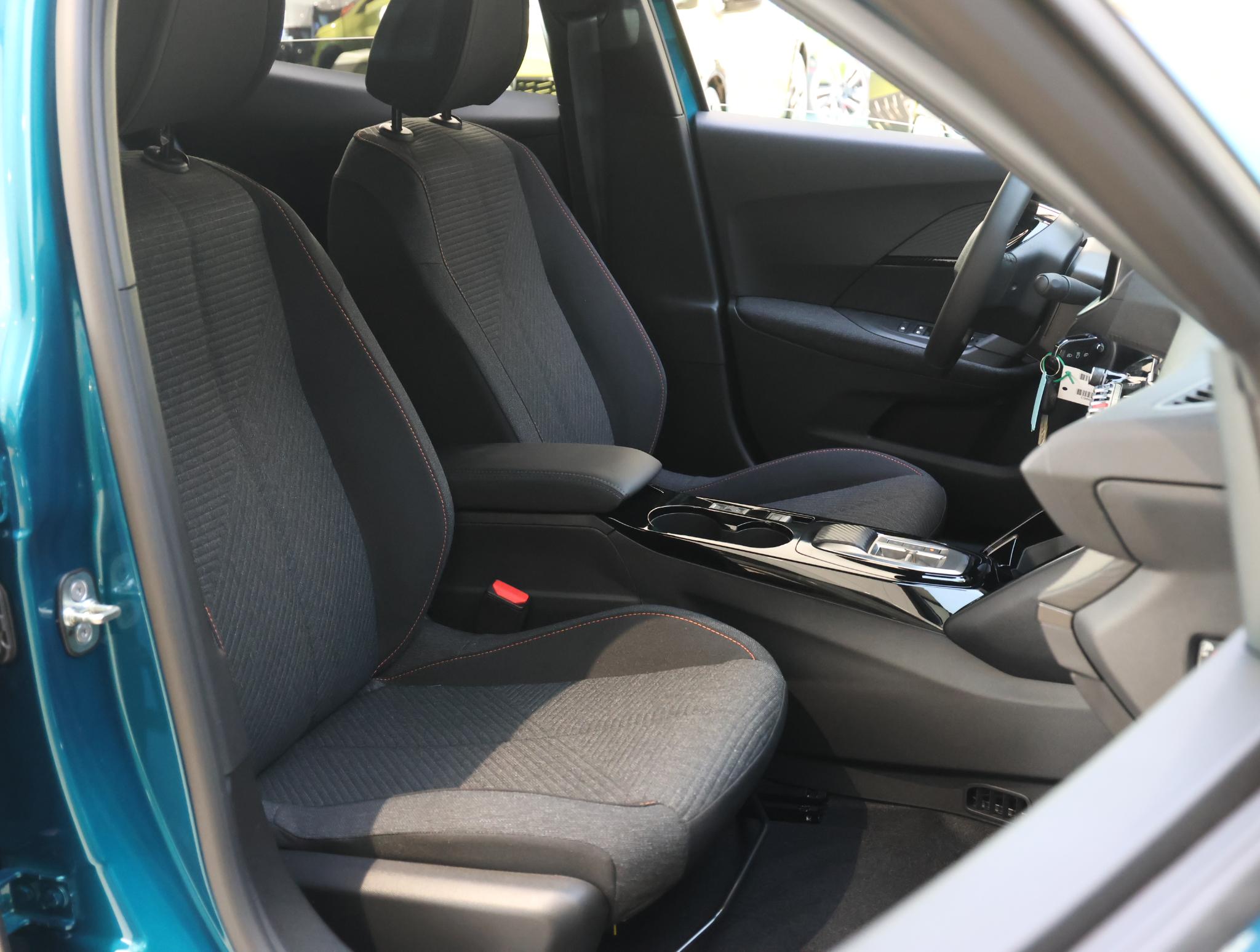 Foto van Peugeot E-2008
