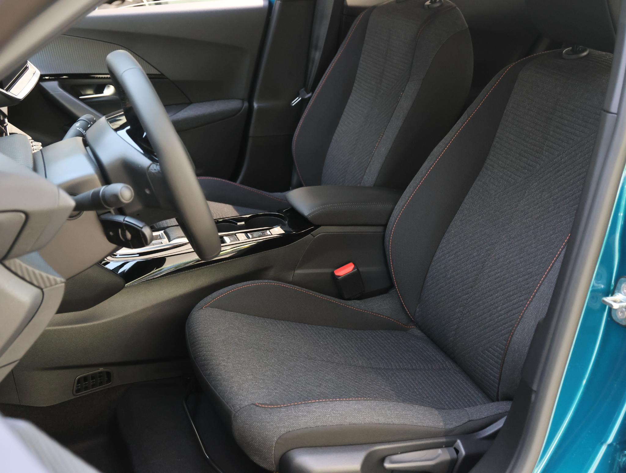 Foto van Peugeot E-2008