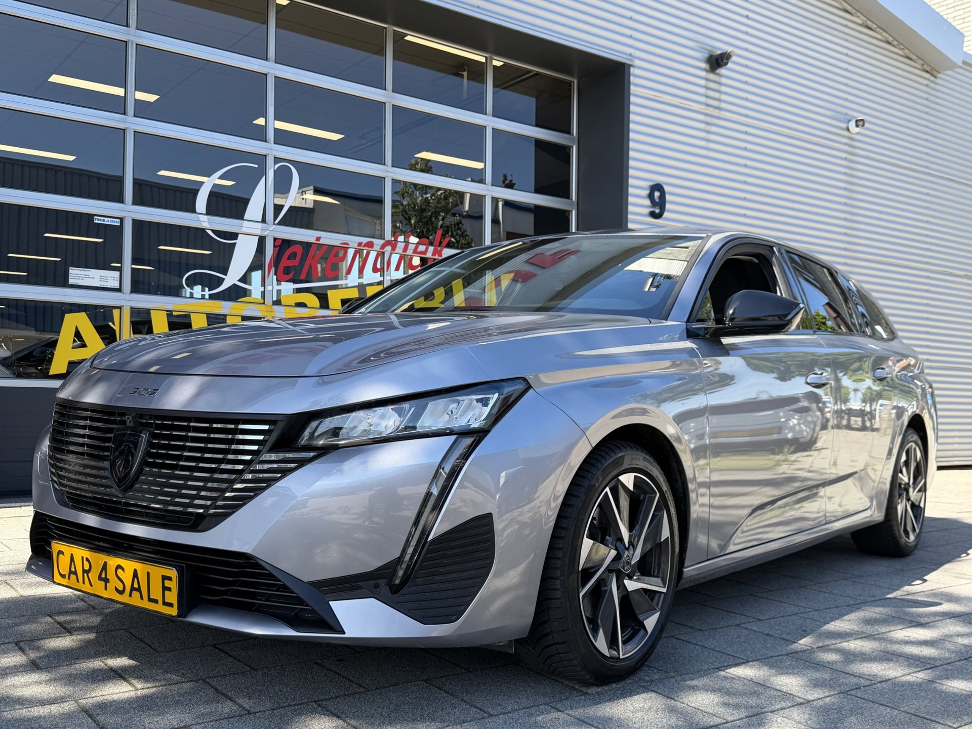 Peugeot 308 SW 1.2 PureTech Allure Pack - Navigatie / Apple Carplay I Airco I LED I DPC I Sport pakket I Dealer onderhouden 2024 - voorkant