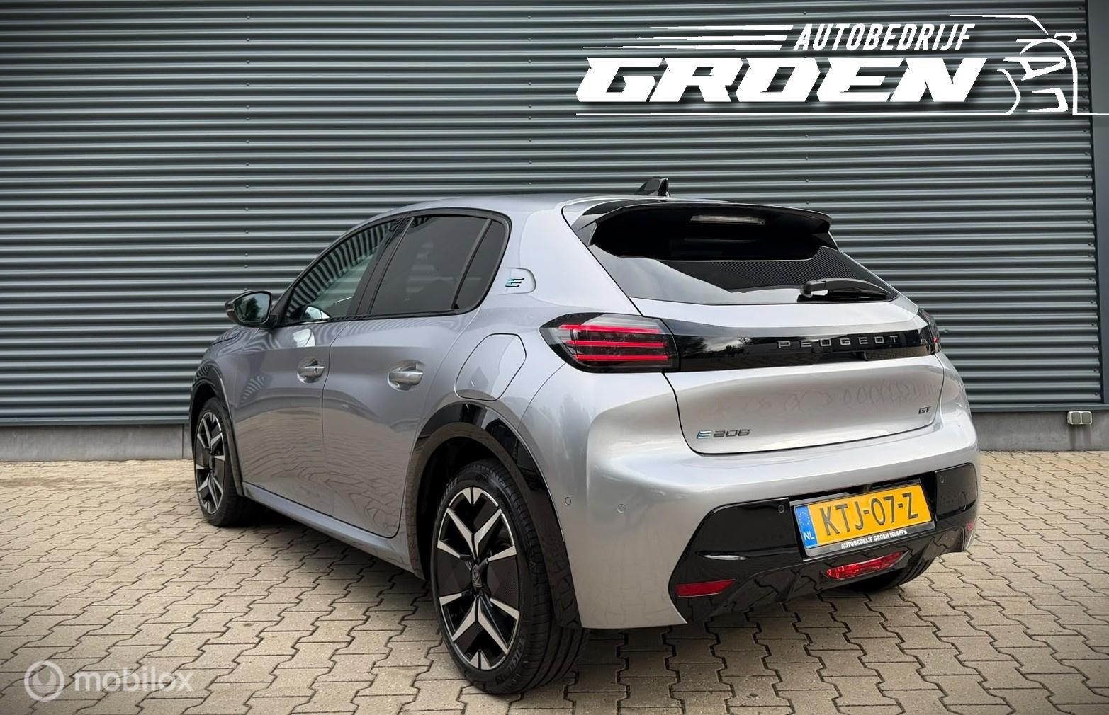 Foto van Peugeot E-208