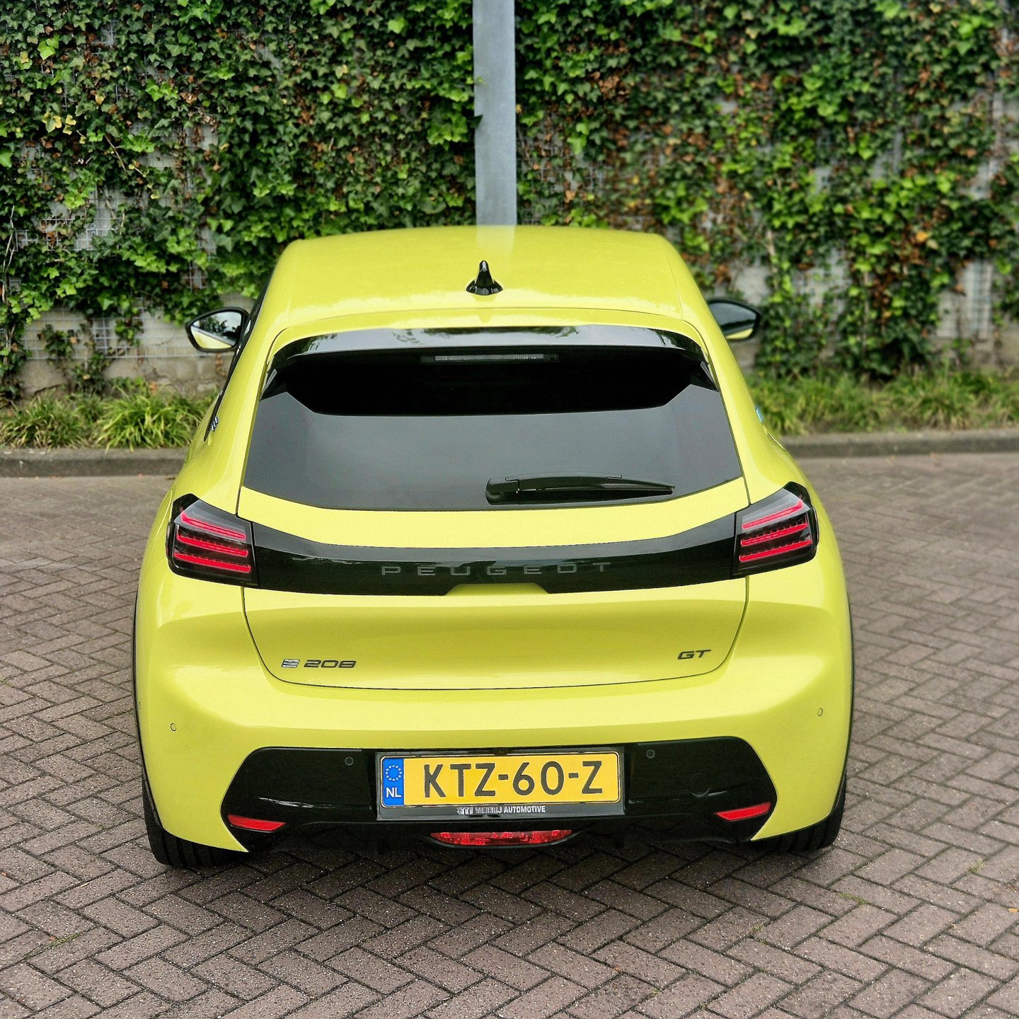 Foto van Peugeot E-208