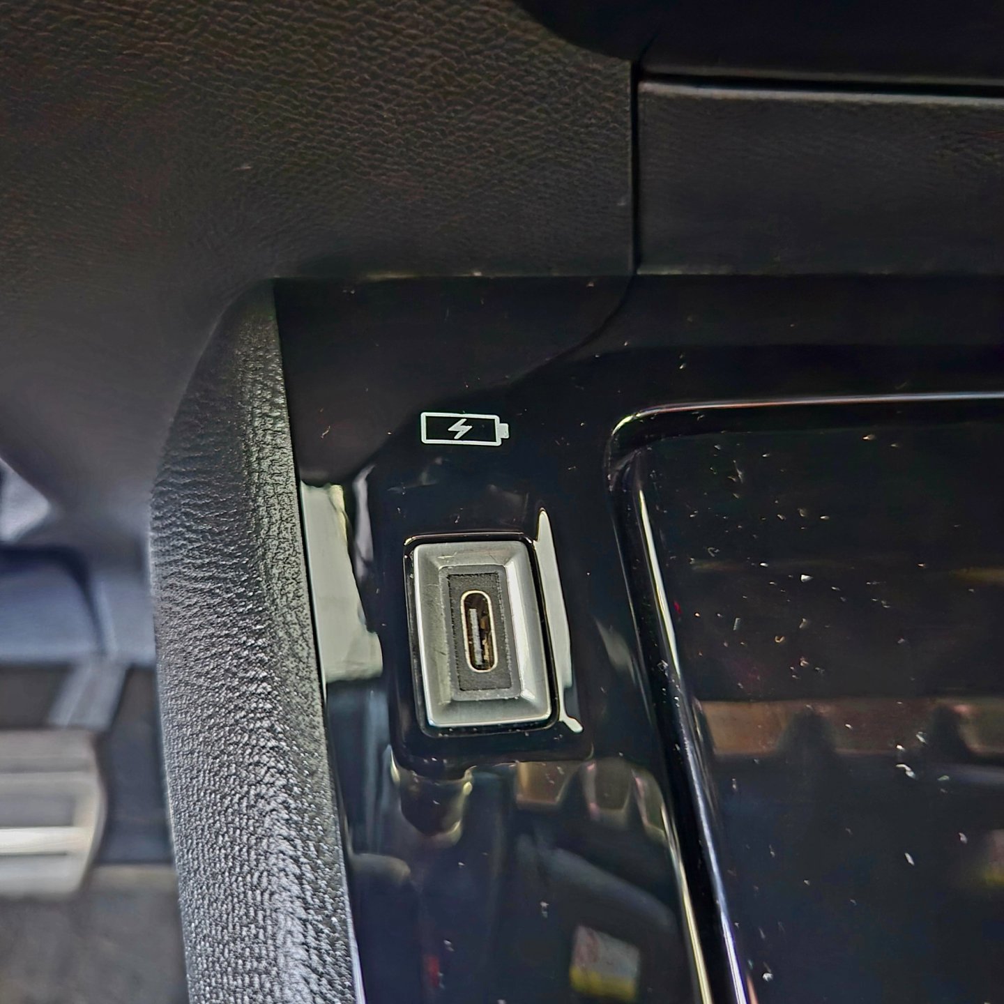 Foto van Peugeot E-208