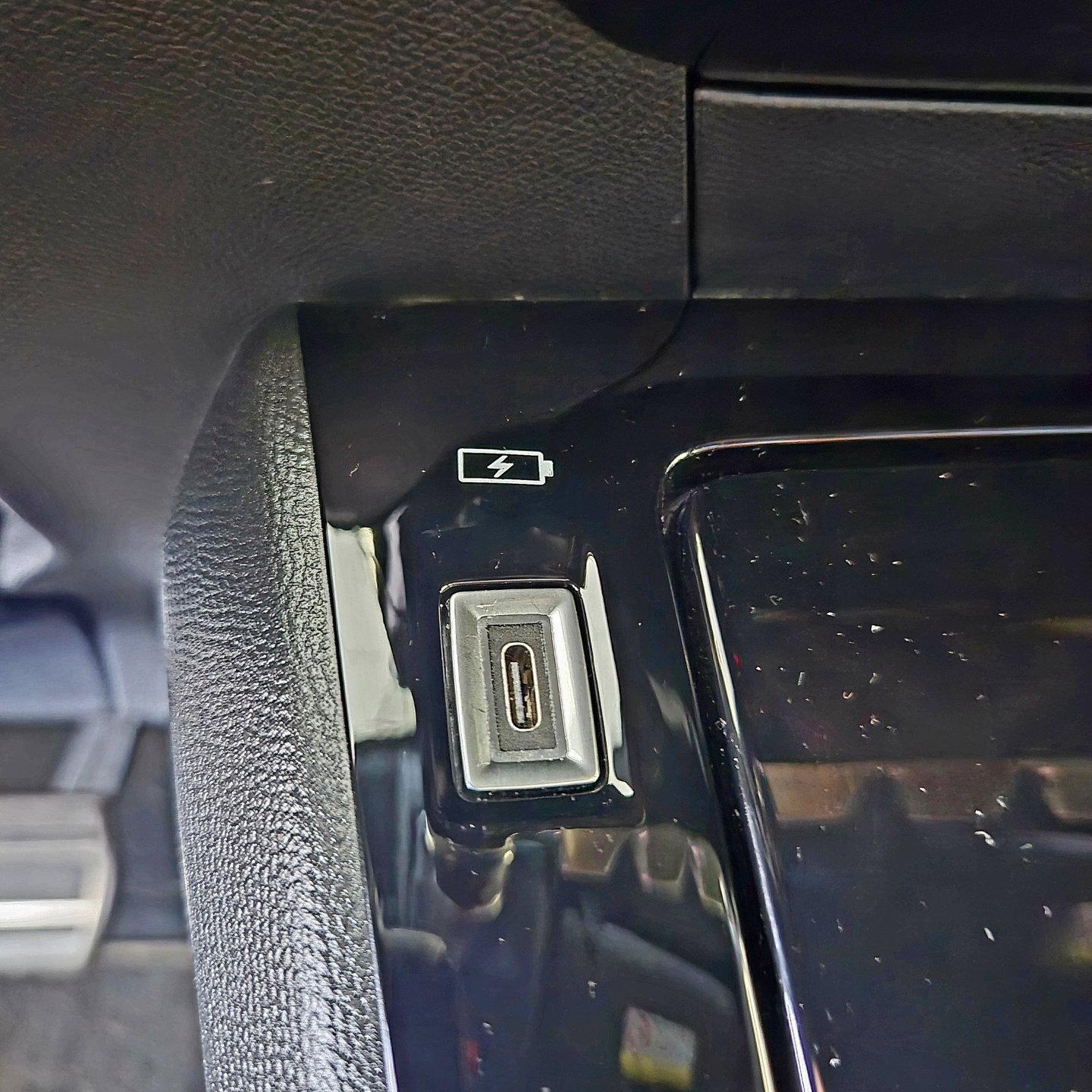 Foto van Peugeot E-208