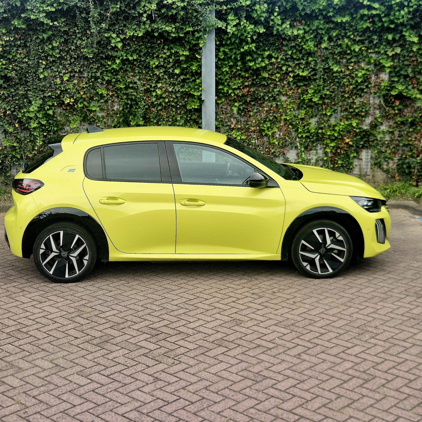 Foto van Peugeot E-208