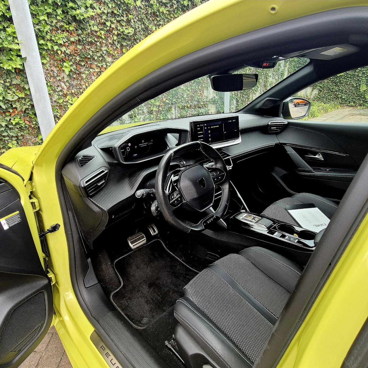 Foto van Peugeot E-208