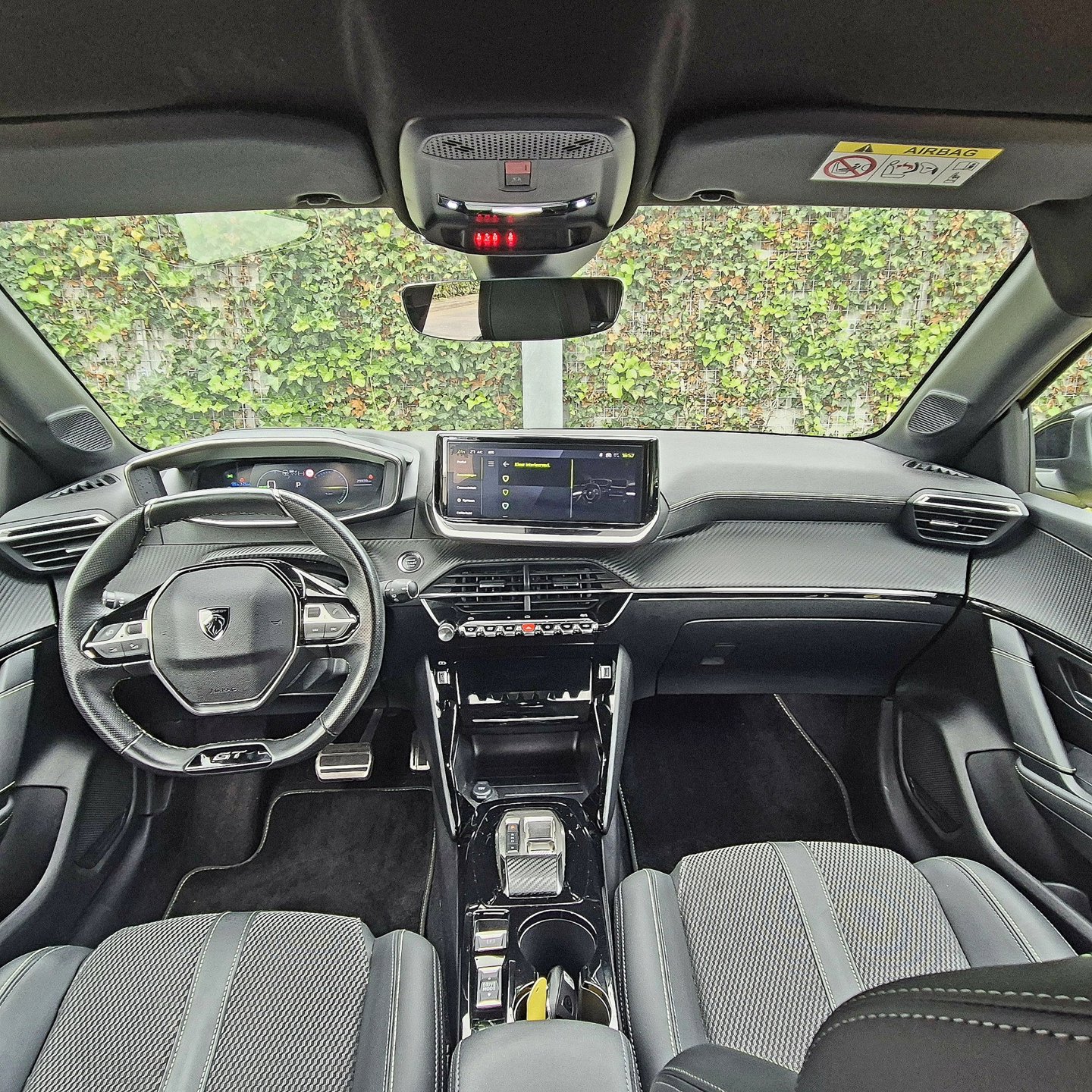Foto van Peugeot E-208