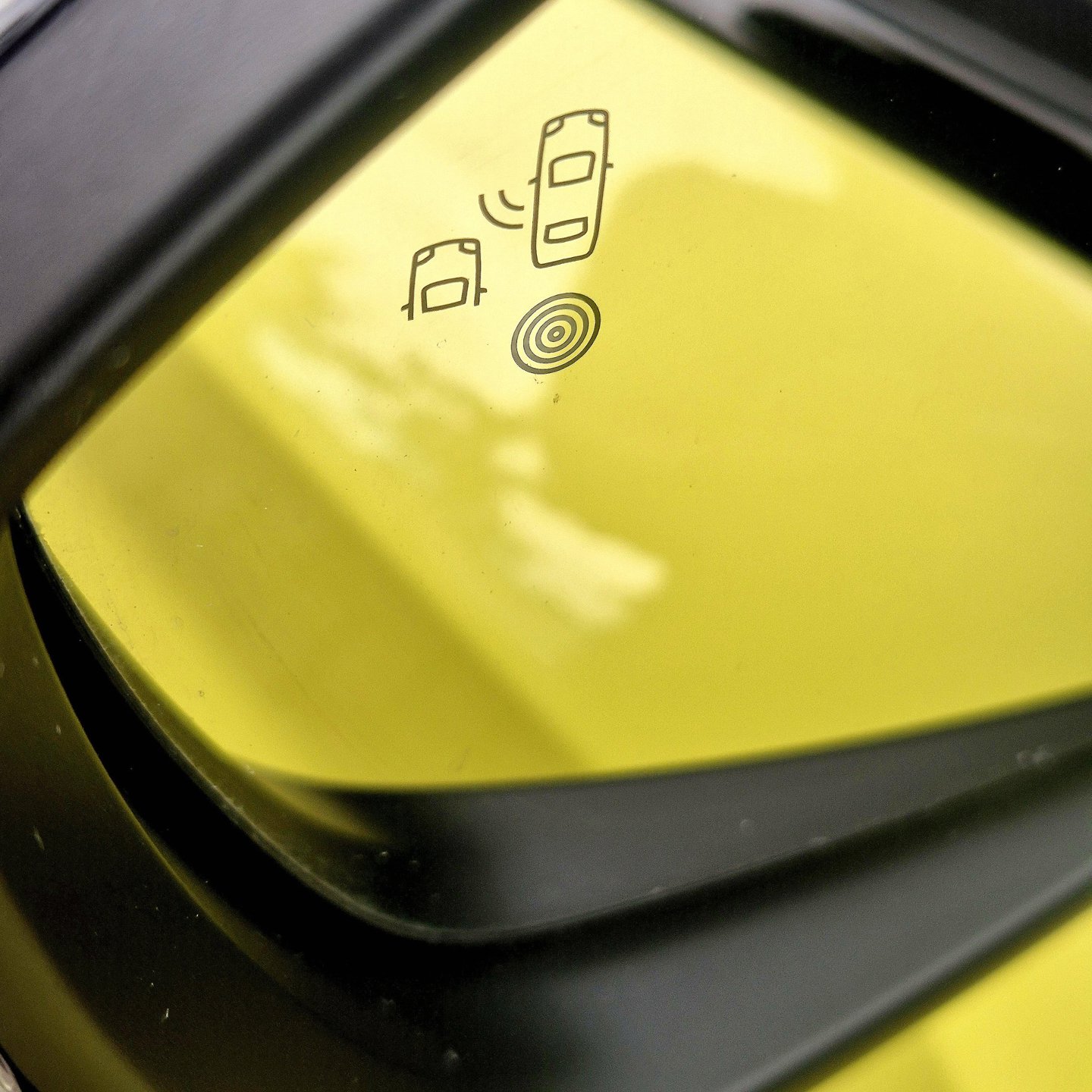 Foto van Peugeot E-208