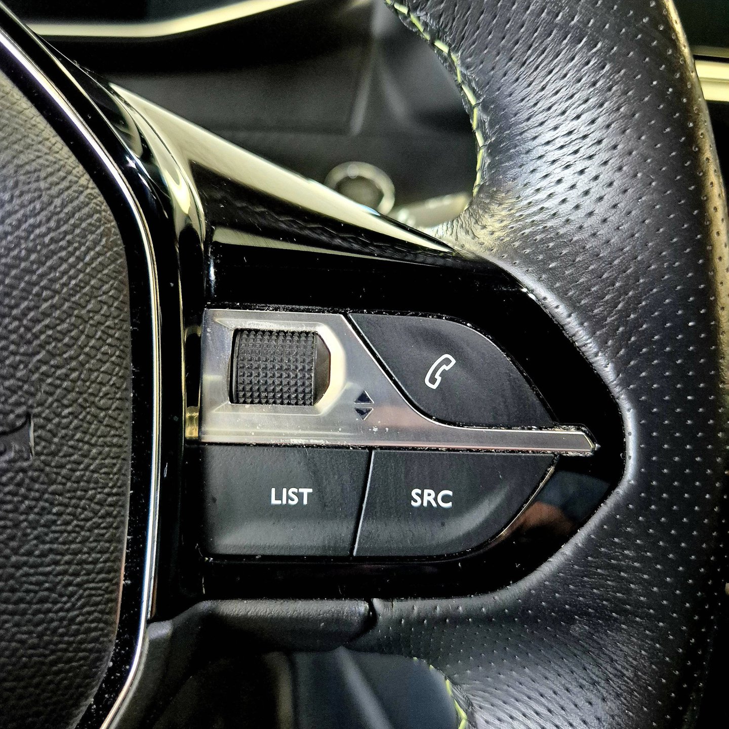Foto van Peugeot E-208