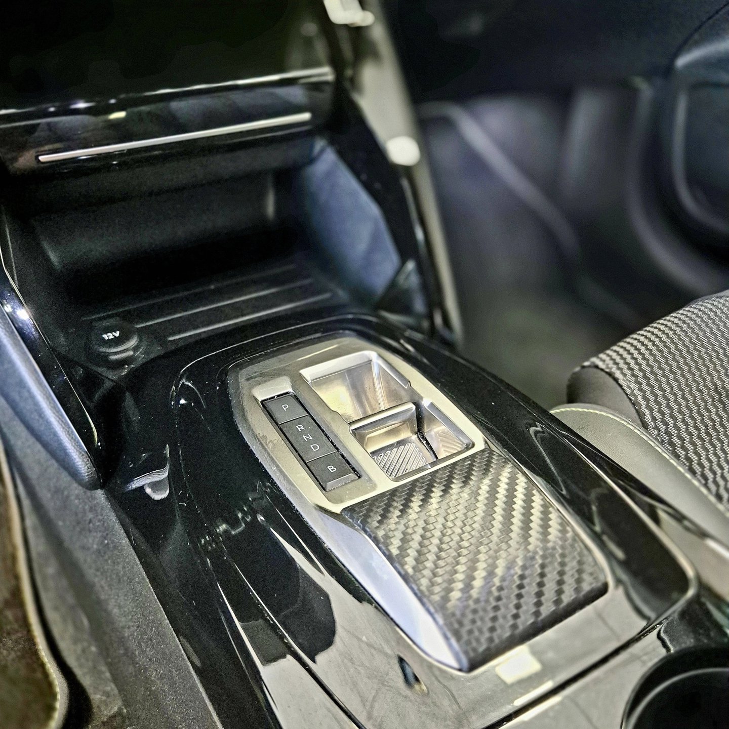 Foto van Peugeot E-208