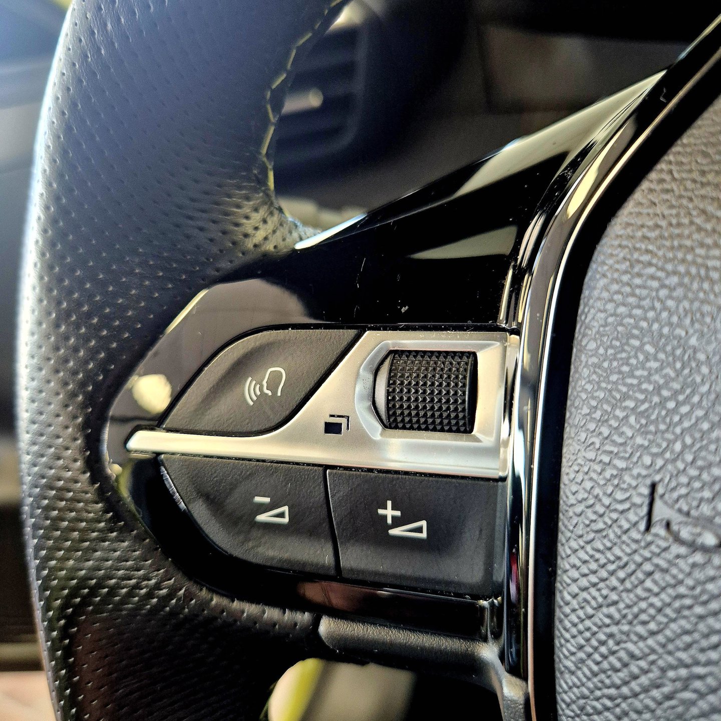 Foto van Peugeot E-208