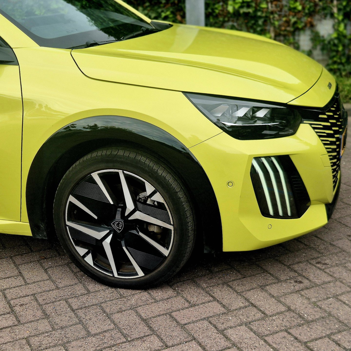 Foto van Peugeot E-208