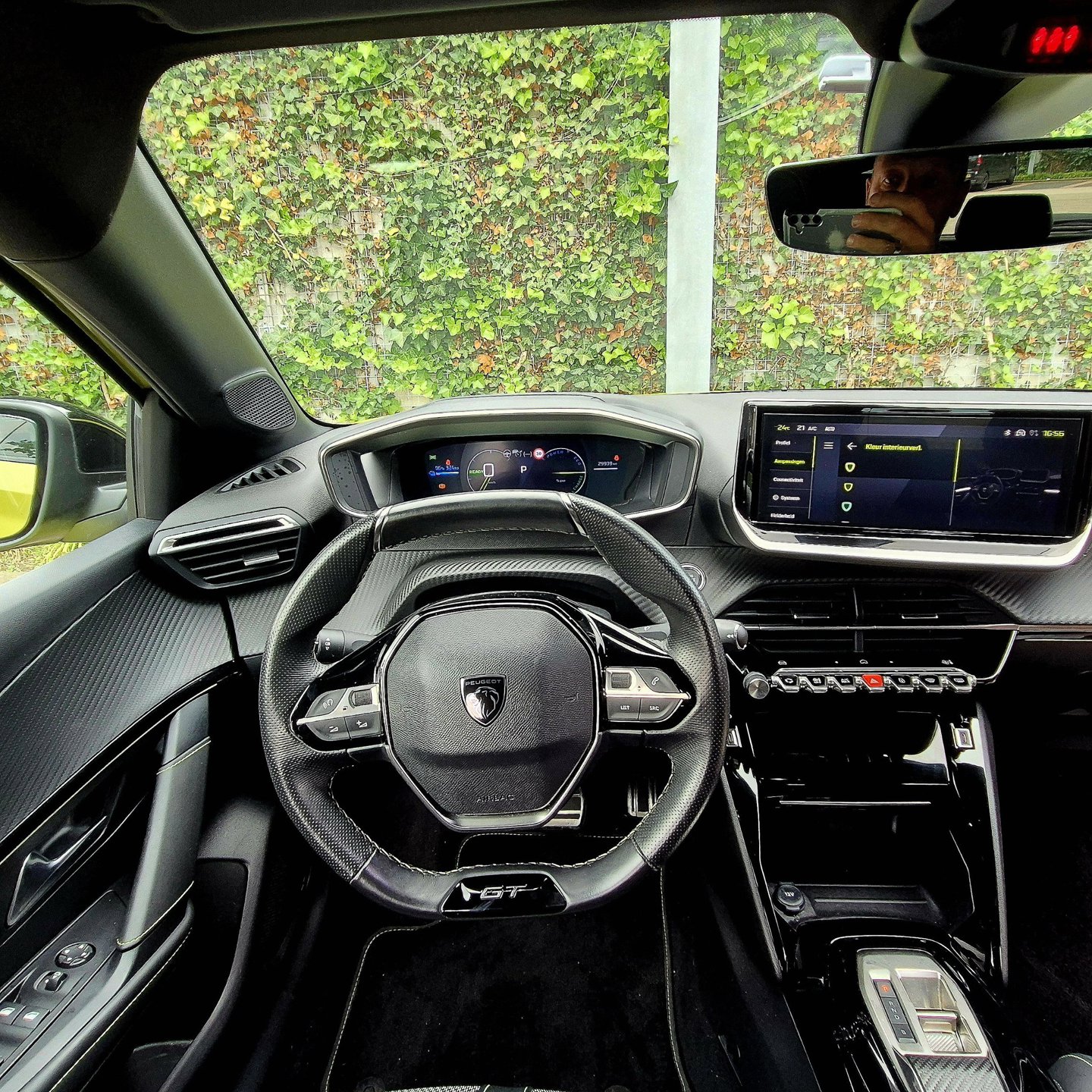 Foto van Peugeot E-208