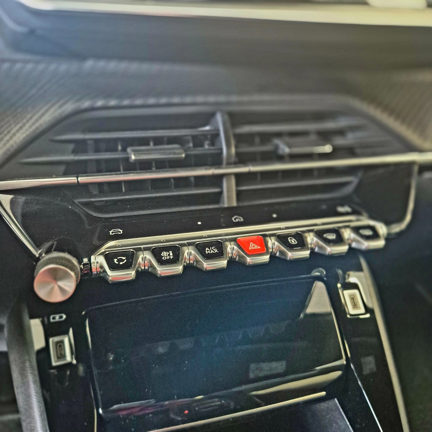 Foto van Peugeot E-208