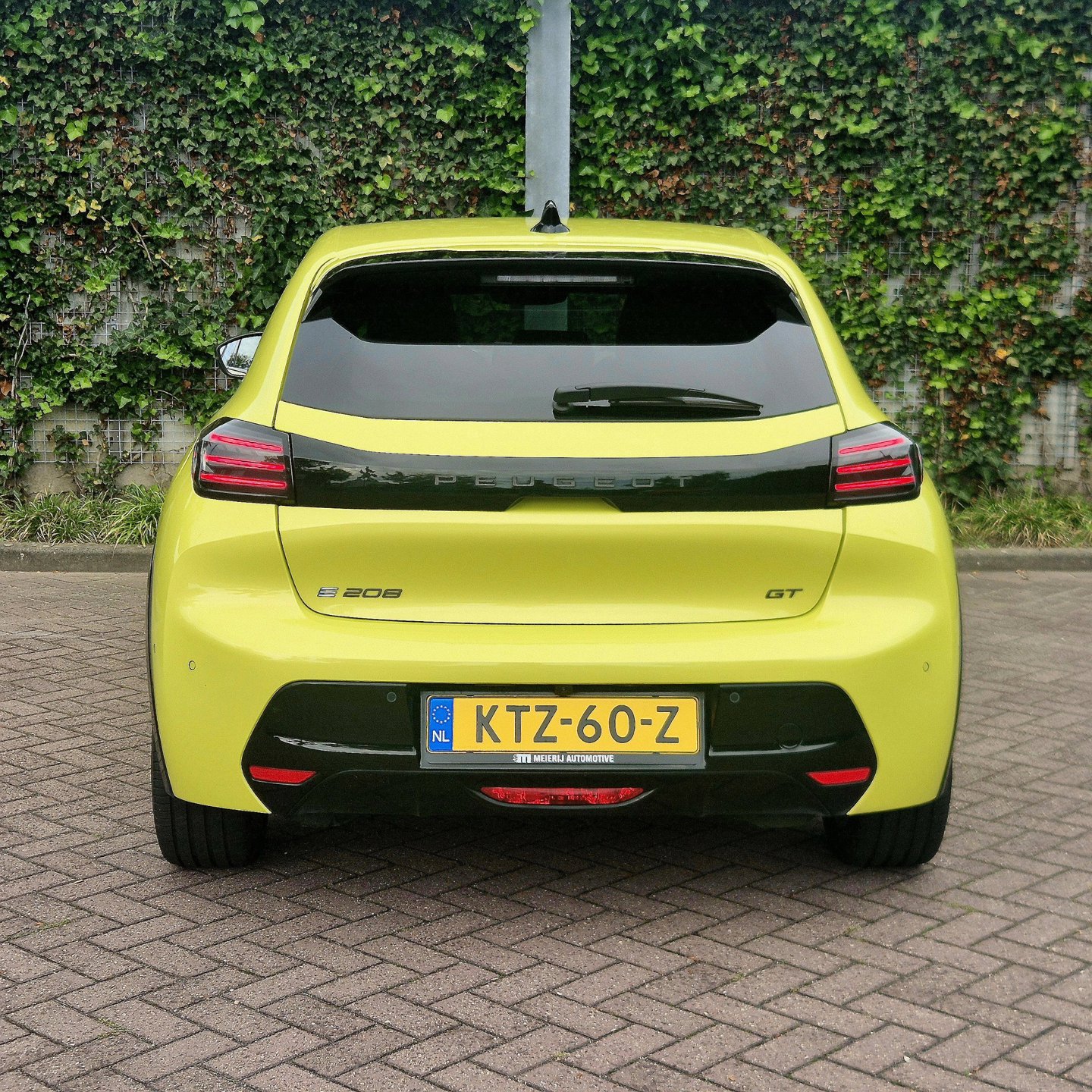 Foto van Peugeot E-208