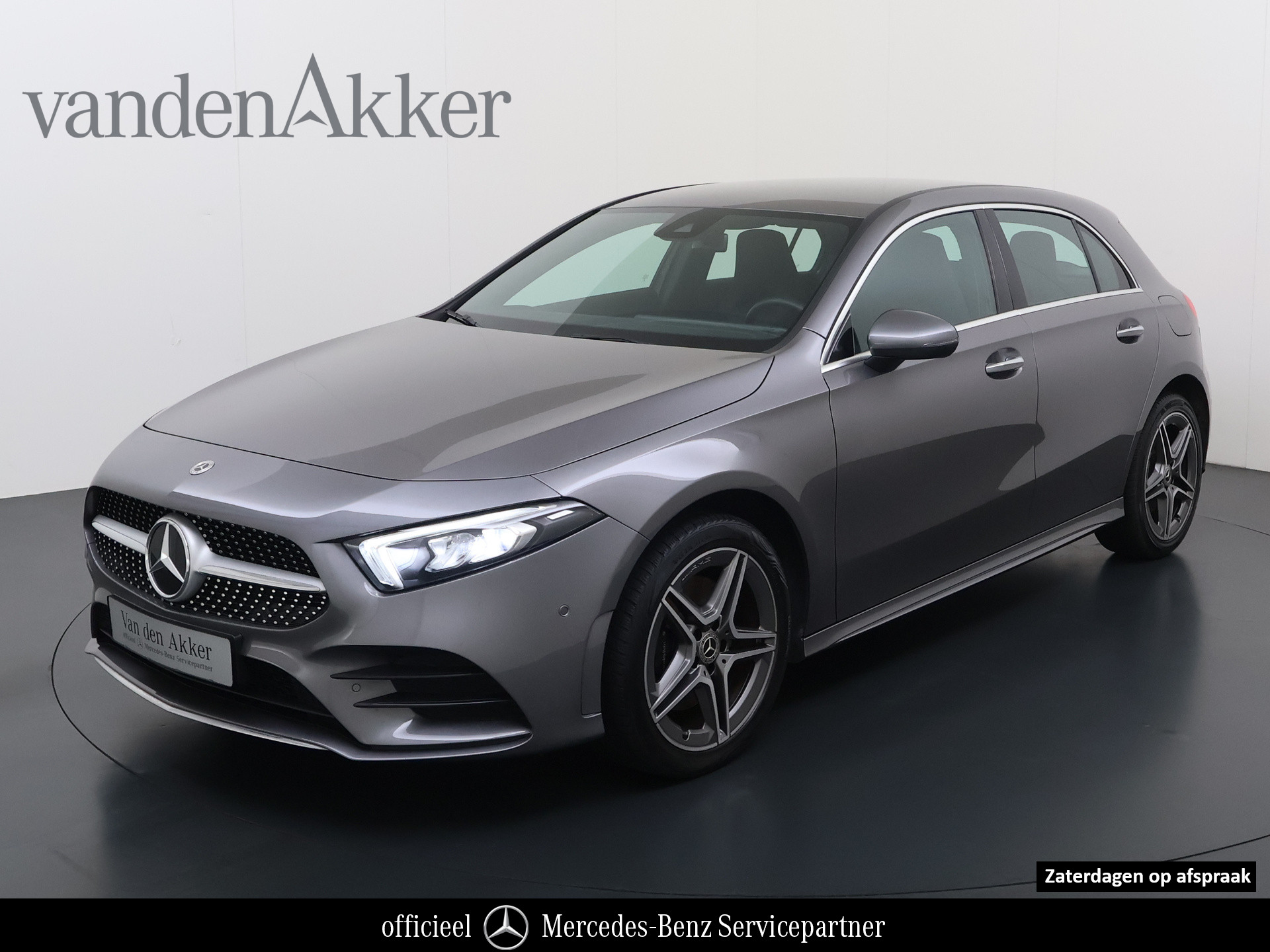 Mercedes-Benz A-klasse 250e AMG // Camera // Keyless Entry // Sfeerverlichting // Wide Screen // Cruise Controle // 2022 - voorkant