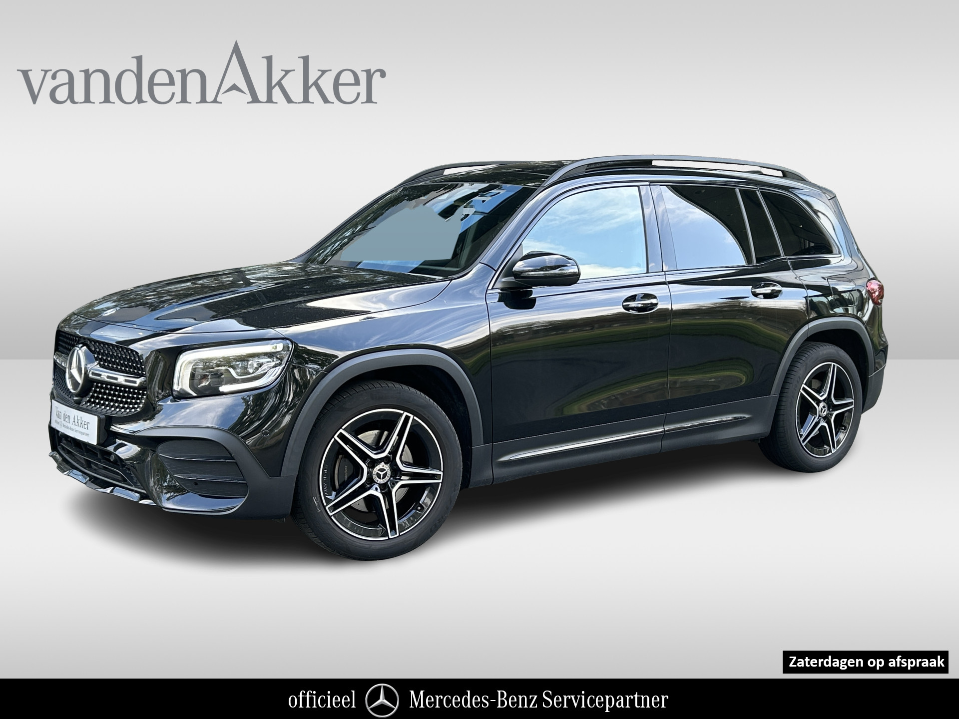 Mercedes-Benz GLB 180 AMG 7-pers. // Trekhaak // Panoramadak // Memory // Keyless // Carplay // MultiBeam LED // Nightpakket // Sfeerverlichting 2022 - voorkant