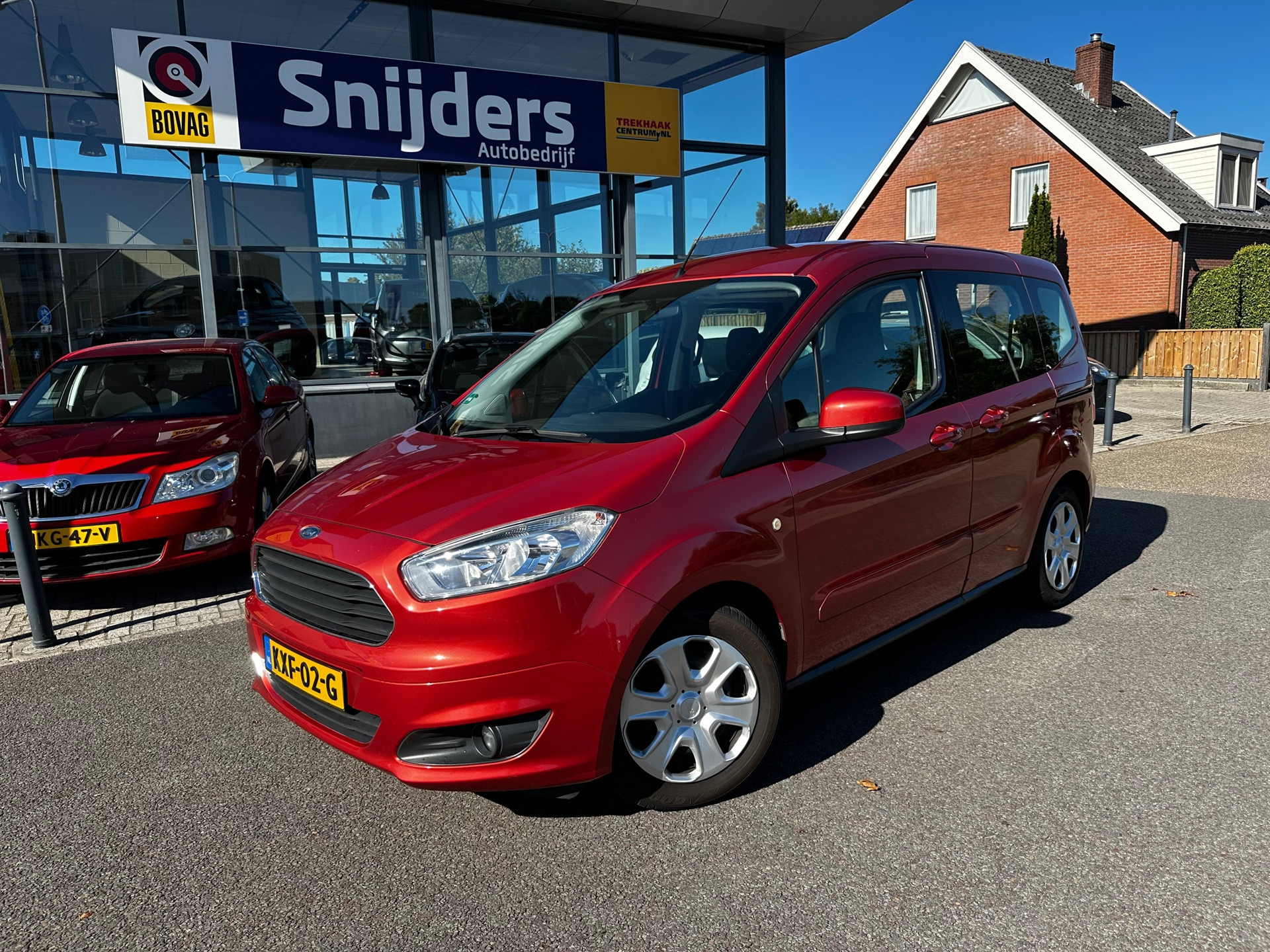 Ford Tourneo Courier 1.0 Titanium 2015 - voorkant