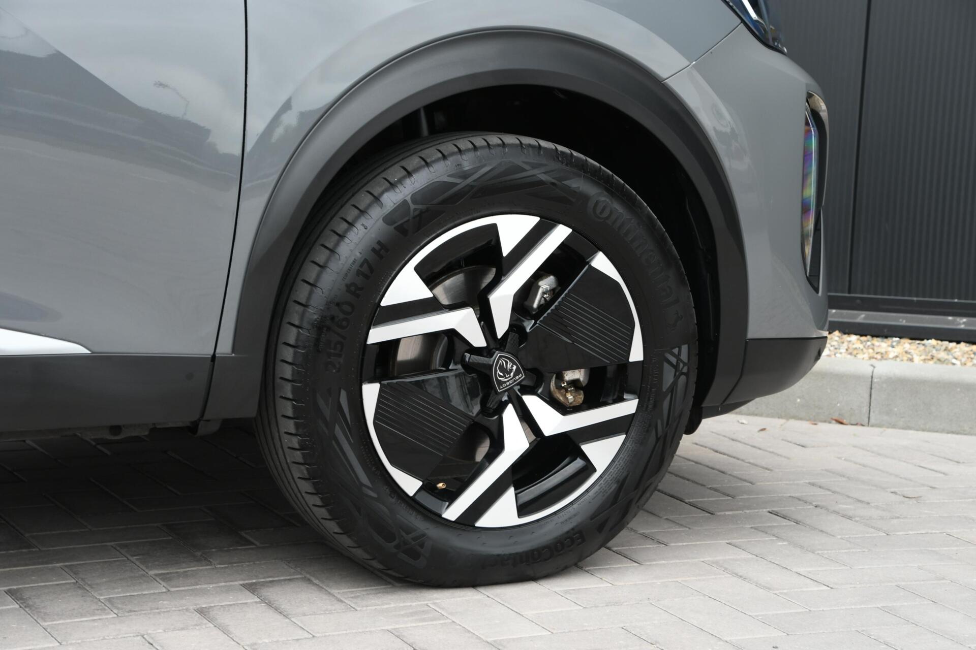 Foto van Peugeot E-2008