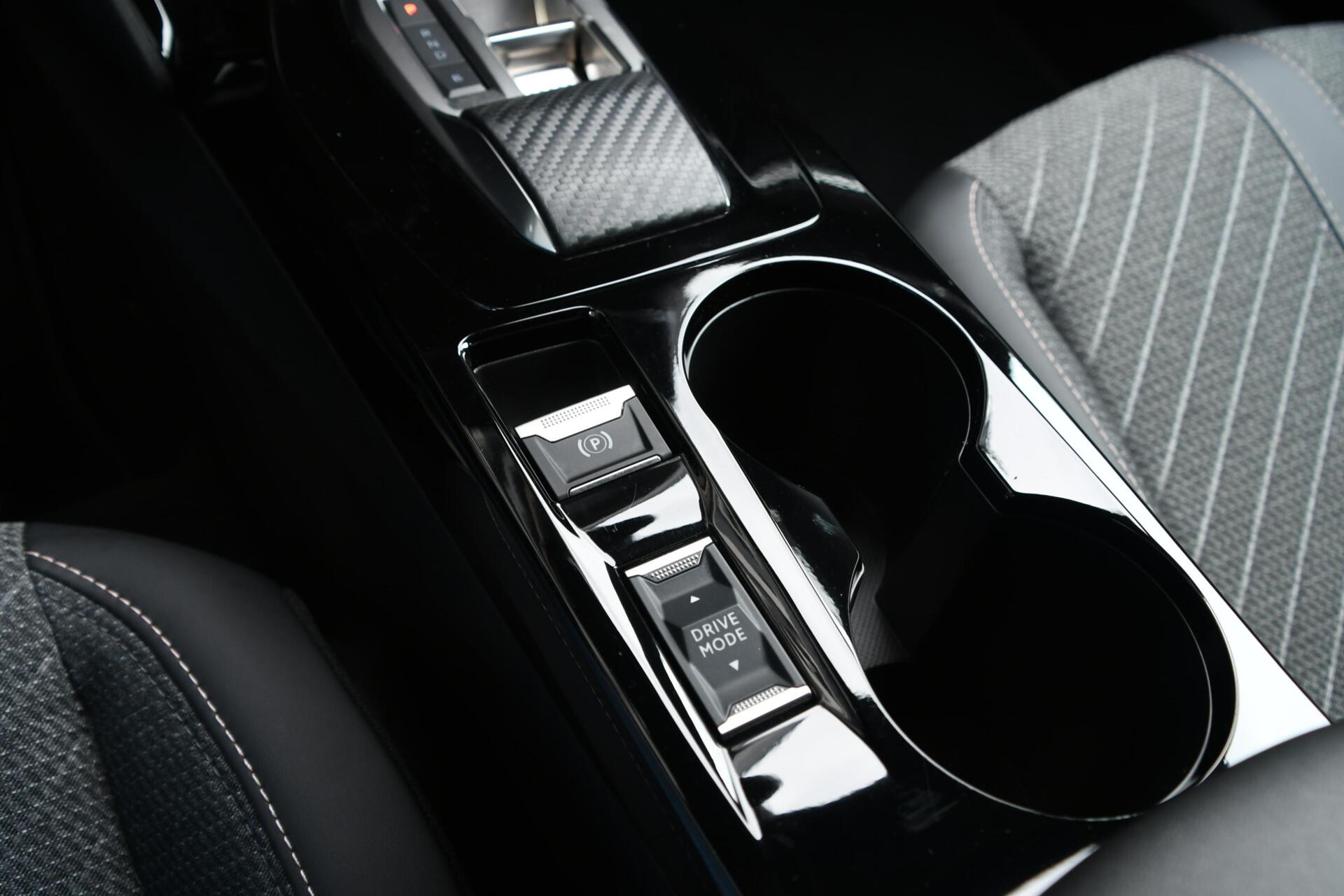 Foto van Peugeot E-2008