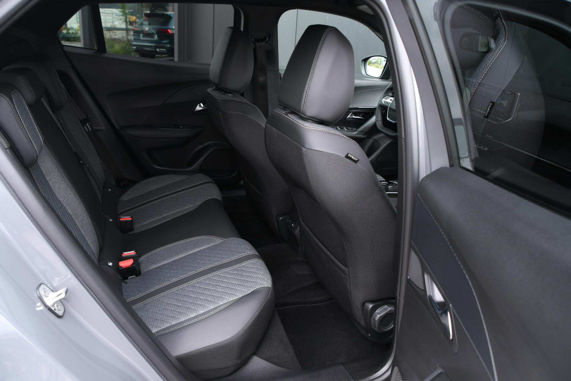 Foto van Peugeot E-2008