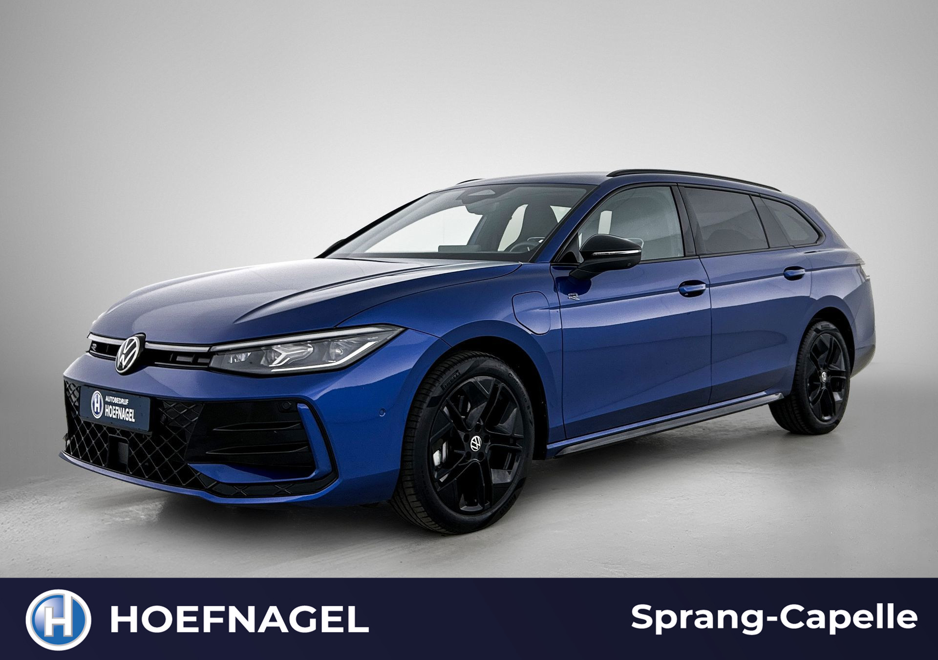 Volkswagen Passat Variant 1.5 eHybrid R-Line Edition | Camera | HeadUp Display | Stoelverwarming | Adaptive Cruise | 2025 - voorkant
