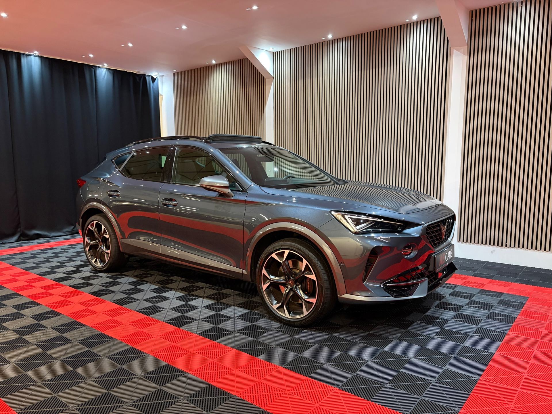 Cupra Formentor 1.4 e-Hybrid VZ Copper Edition Pano  Buttons On steering Cam Led Leder Memory Full options!!! 2023 - voorkant