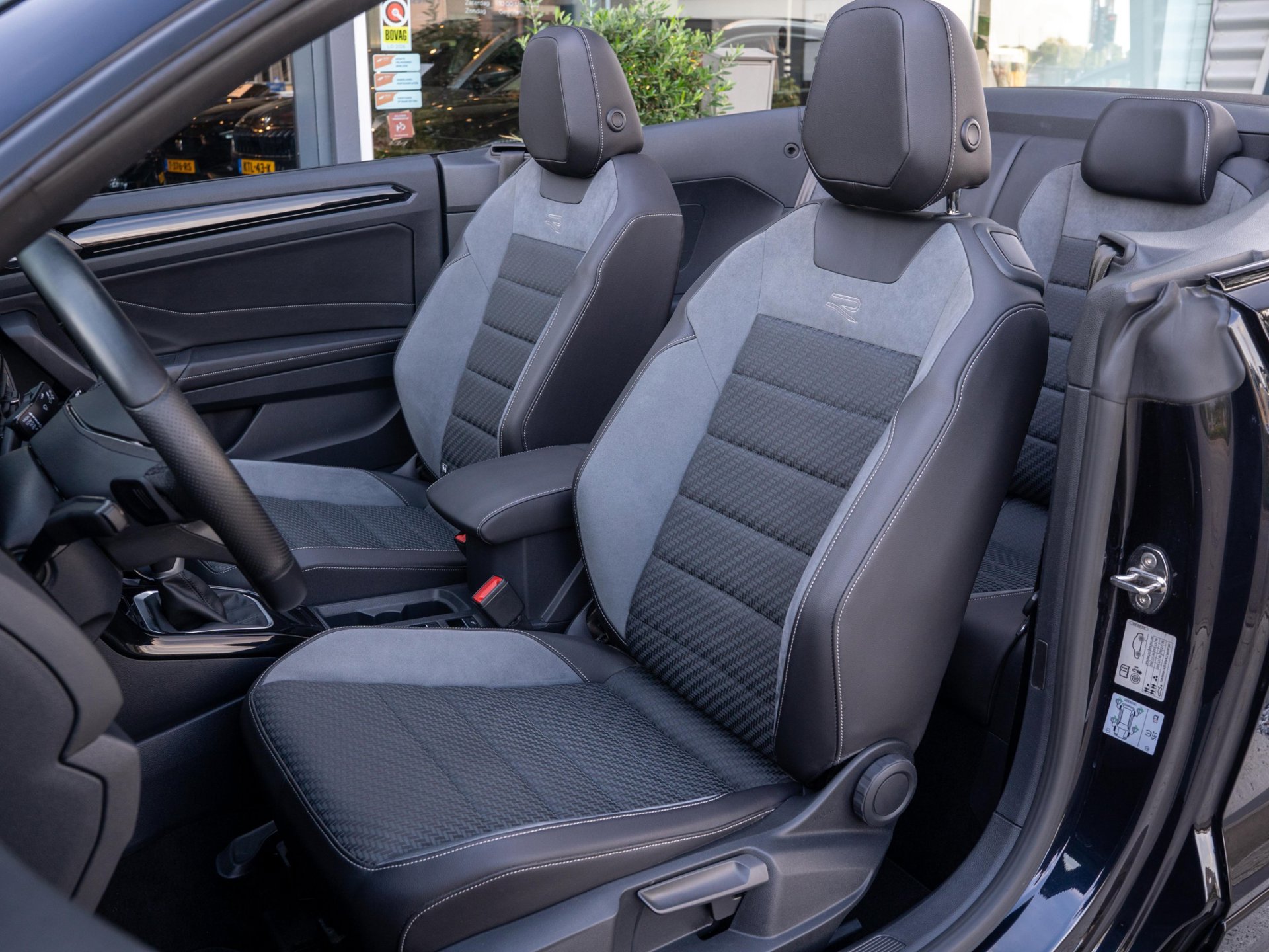 Foto van Volkswagen T-roc Cabrio
