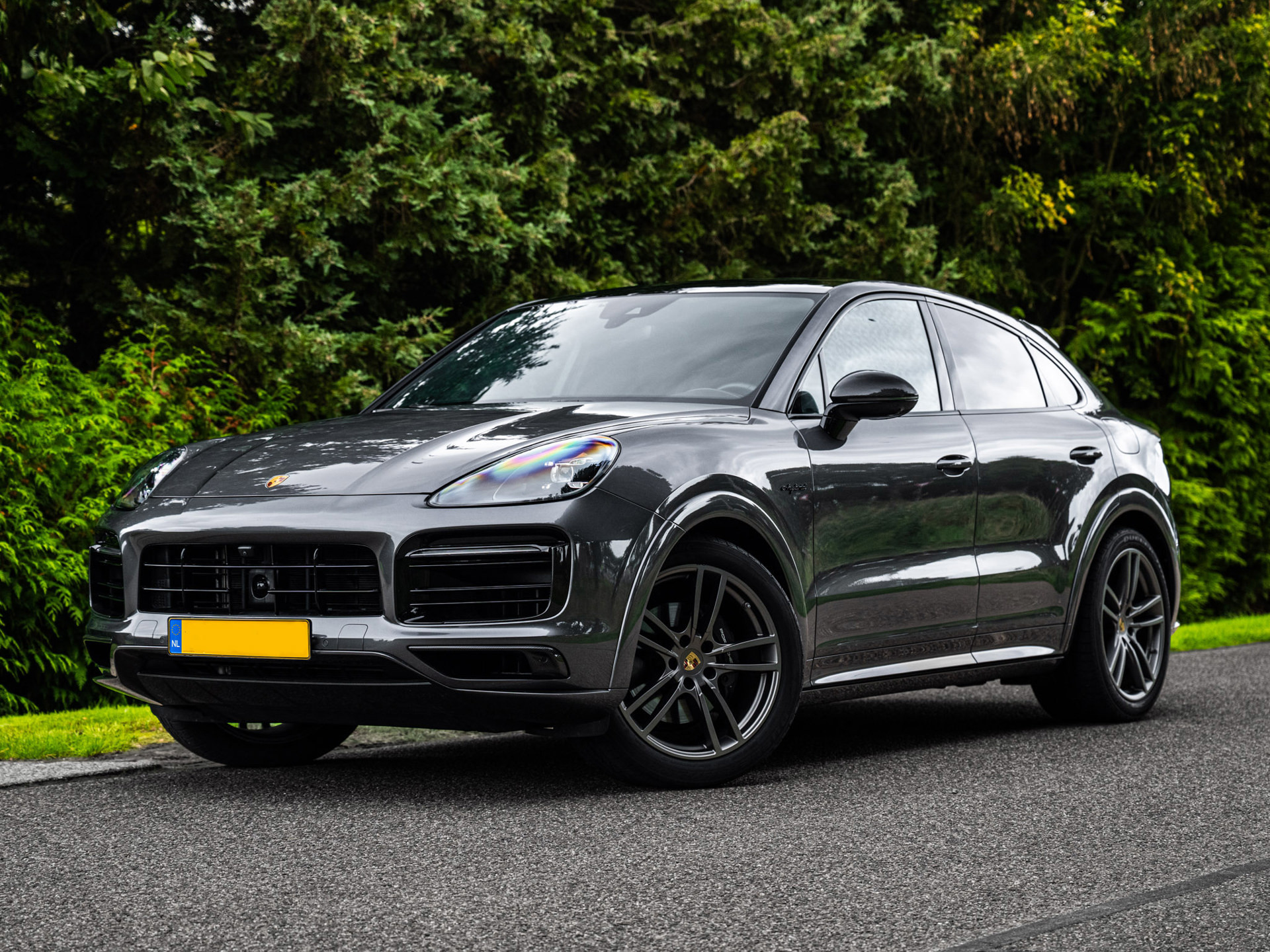 Porsche Cayenne Coupé 3.0 E-Hybrid | BTW | Carbon | 1e Eig | Dealer Oh 2023 - voorkant