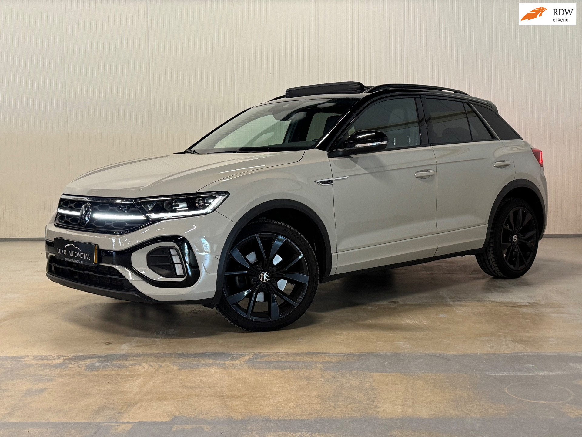 Volkswagen T-roc 1.5 TSI R-Line Business | PANO | 3x R-LINE | BEATS AUDIO | IQ LIGHTS 2023 - voorkant