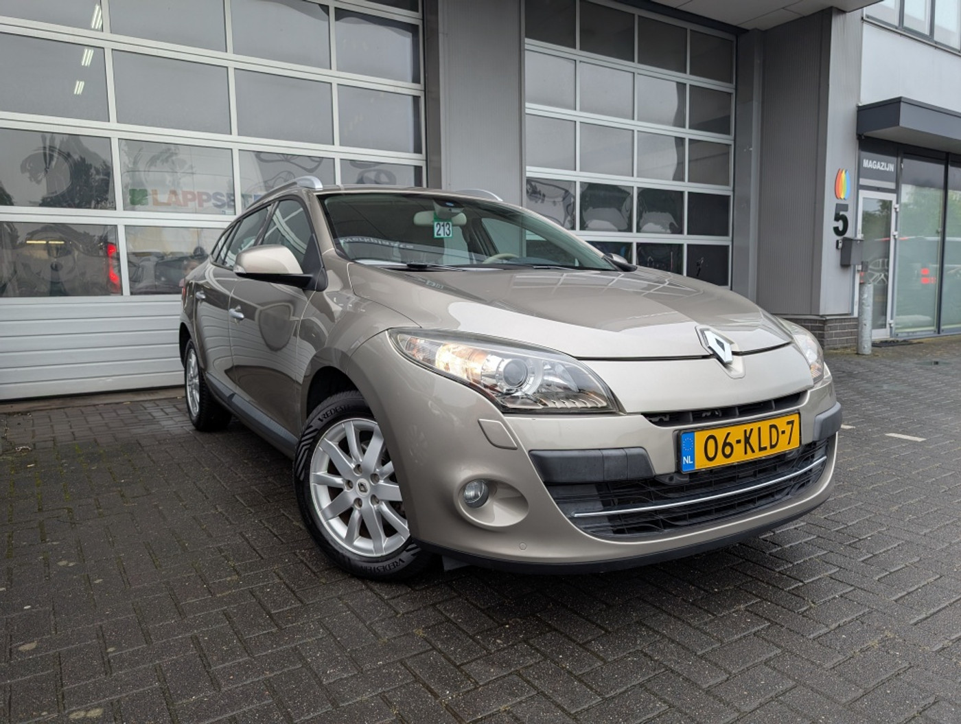 Renault Megane 2.0 Privilége/ XENON/ AUT / LUXE ! 2010 - voorkant