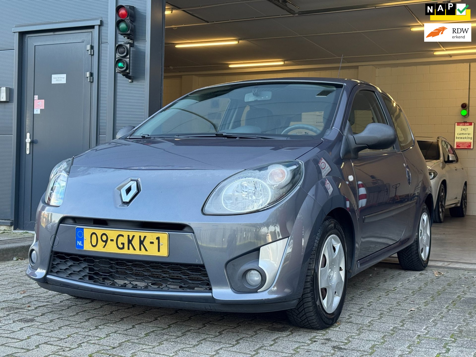 Renault Twingo 1.2-16V Dynamique / NAP !! / AIRCO / LM-VELGEN '15 / ALL-SEASONS / ISOFIX / BEKERHOUDERS / MISTVERL. / NIEUWE APK ! 2008 - voorkant